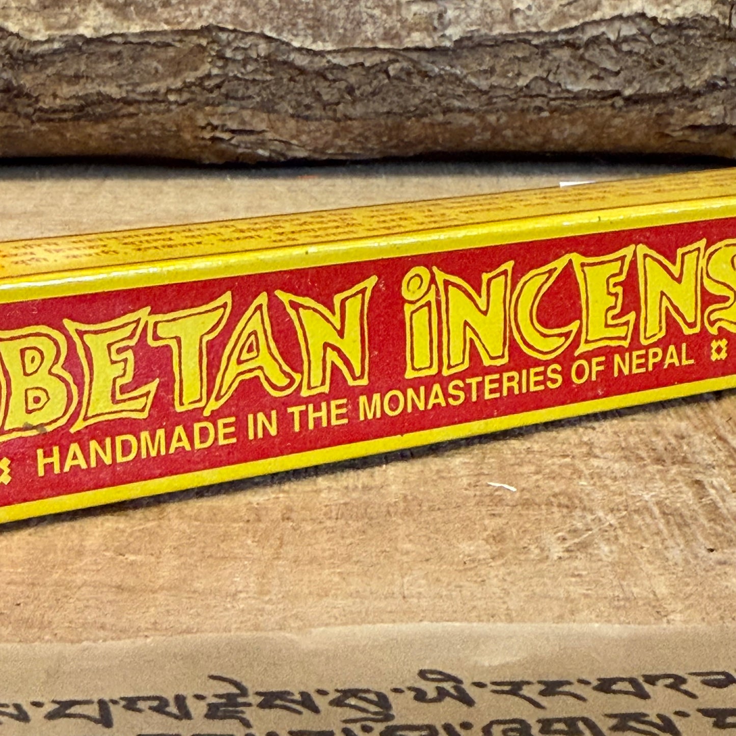 These long sticks of handmade ritual&nbsp;Zimpu&nbsp;incense have a simple earthy and herby aroma. The composition and preparation of this incense is made in accordance with recipes from ancient Vedic medicinal texts. The formula is composed of 35 different spices and aromatic substances including nagi, saffron and red and white sandalwood. Made in the monasteries of Nepal, our Tibetan style incense is rolled by hand without a stick inside which means you get a fuller aroma of incense