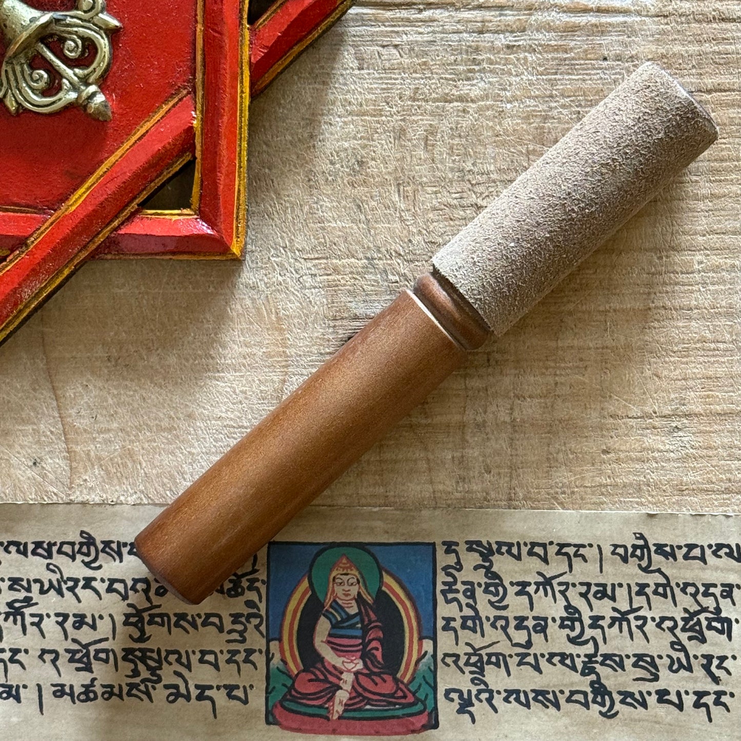 Singing Bowl Puja Stick 19cm Suede | Small & Medium Bowl Tool

19cm suede-wrapped Puja stick for small & medium singing bowls. Handcrafted in Nepal. Amplify sound healing with this sacred Himalayan tool.