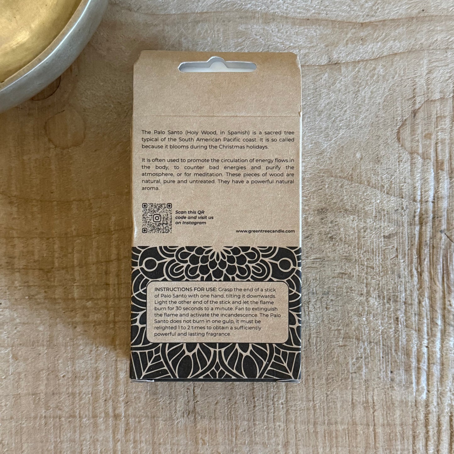 Palo Santo holy wood incense for meditation and ritual
Green Tree Palo Santo thin sticks packaging and wood texture