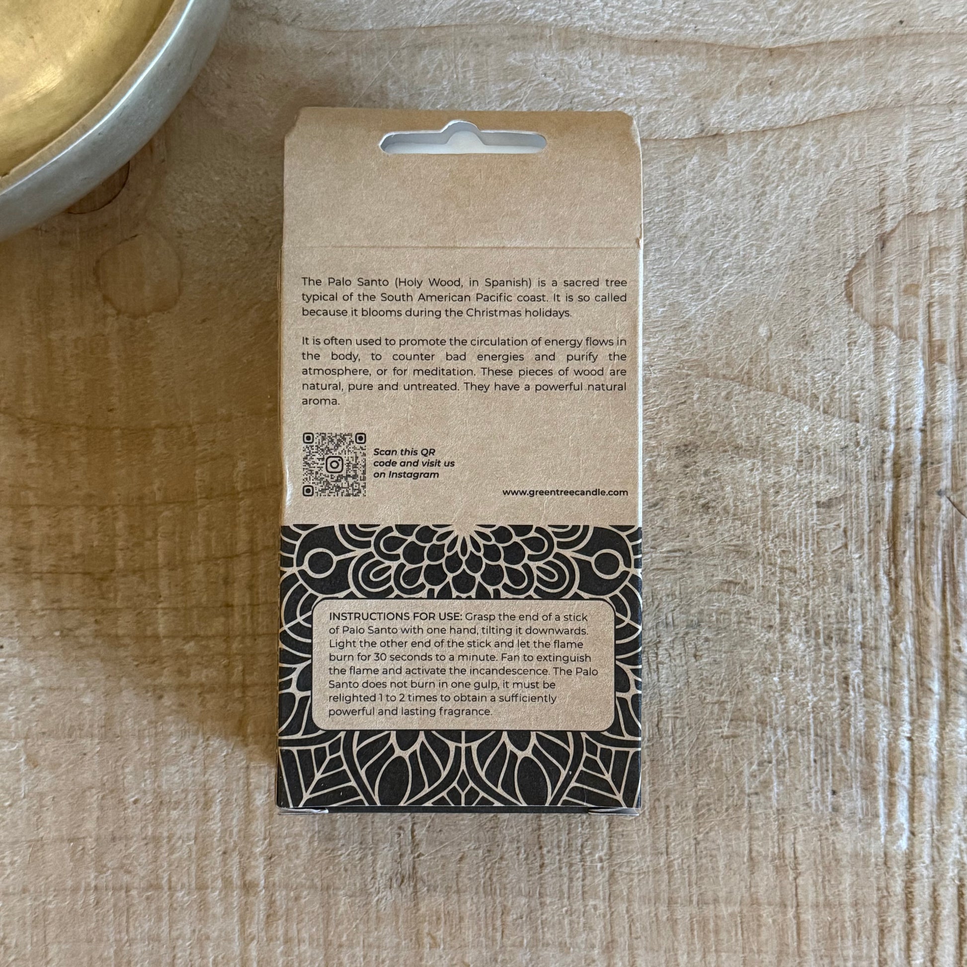 Palo Santo holy wood incense for meditation and ritual
Green Tree Palo Santo thin sticks packaging and wood texture