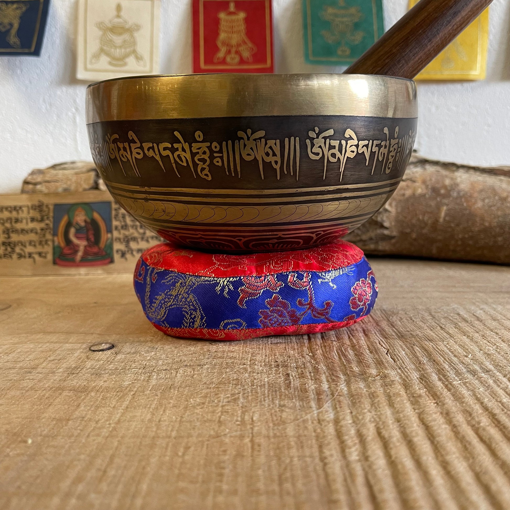 These round stitched brocade cushions are ideal for smaller sized signing bowl. There made from Mixed brocade fabrics, Perfect for smaller bowl