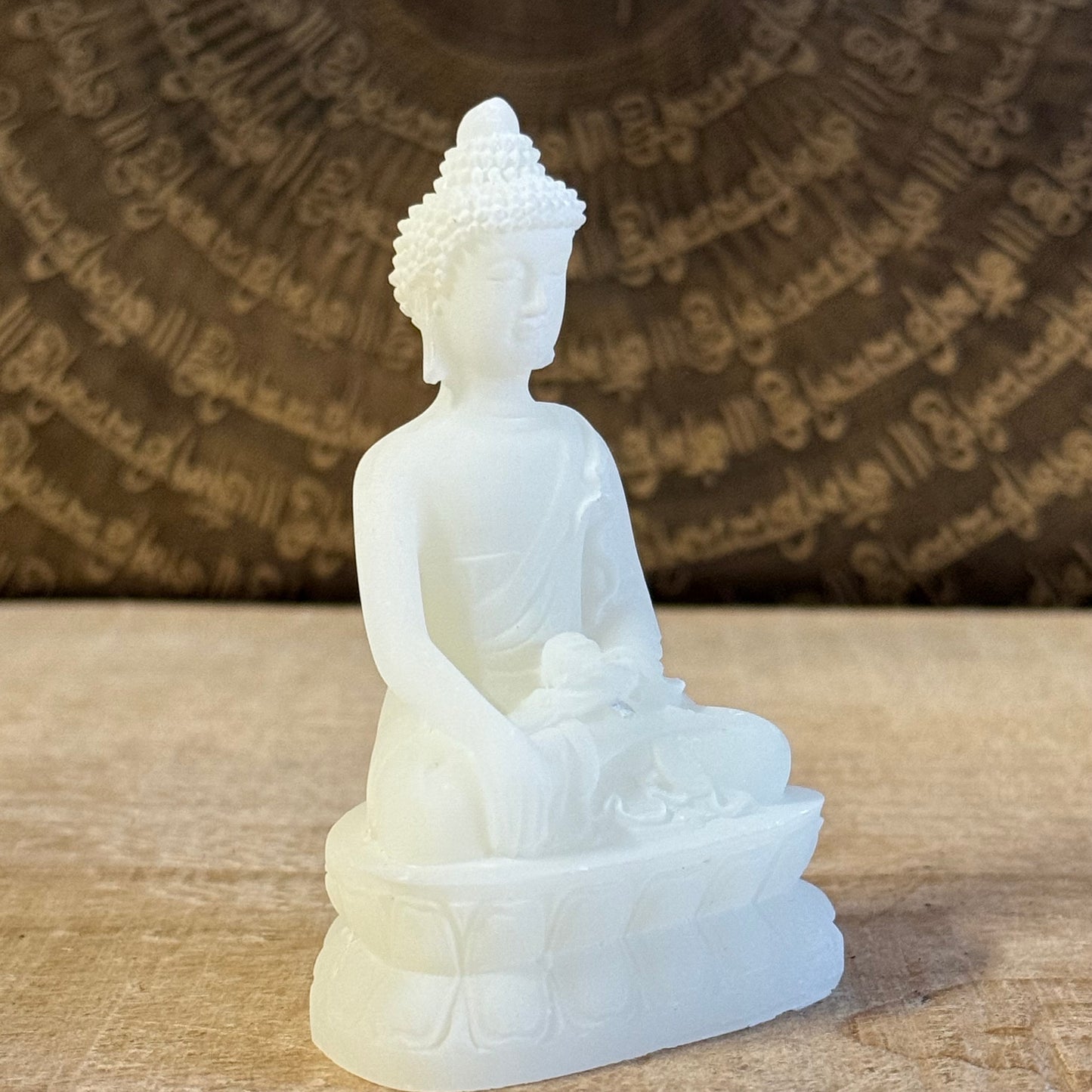 Hand-crafted polyresin Buddha statue in Bhumisparsha mudra, 8.5cm enlightenment figure