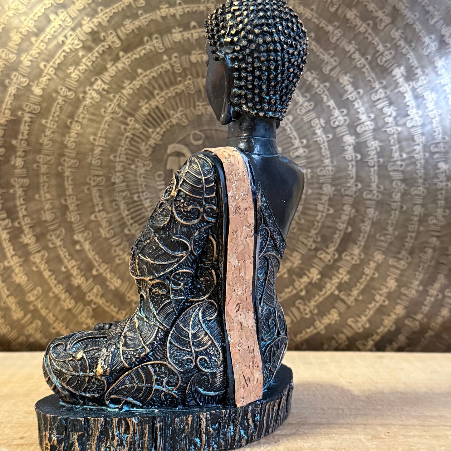 Praying Buddha antique style polyresin statue 22 cm with praying mudra.