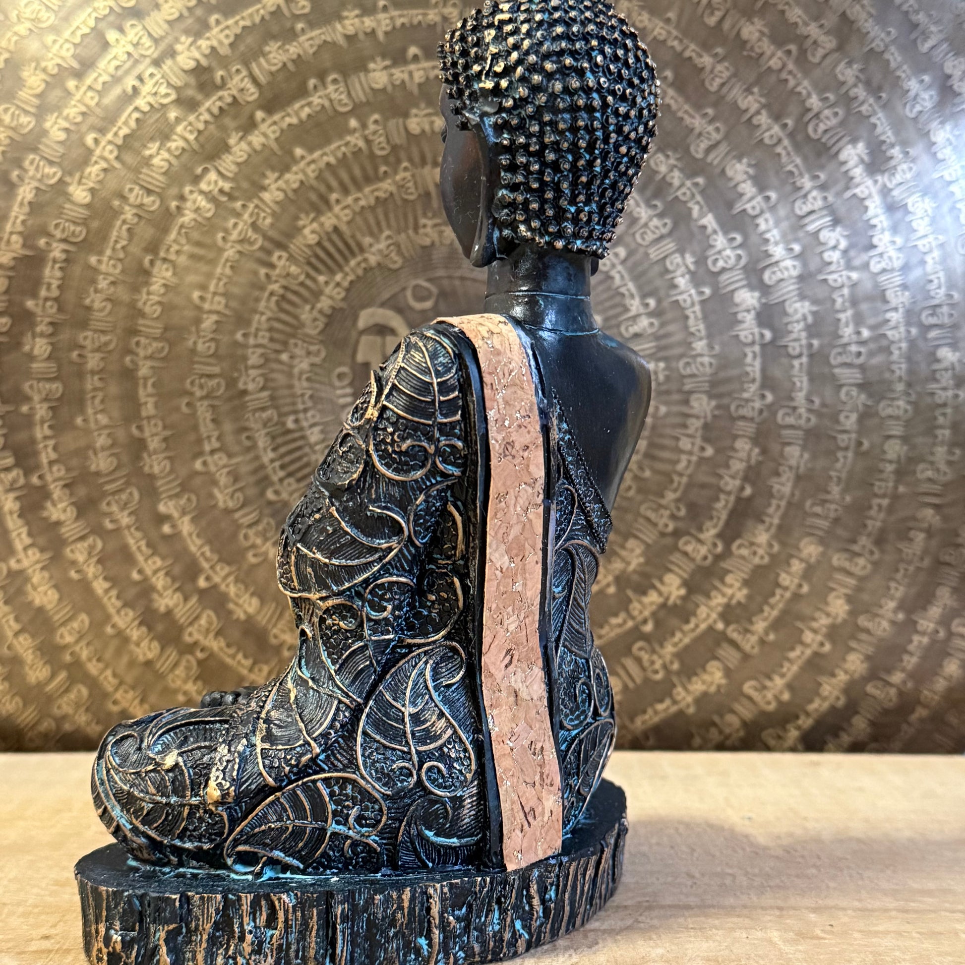 Praying Buddha antique style polyresin statue 22 cm with praying mudra.