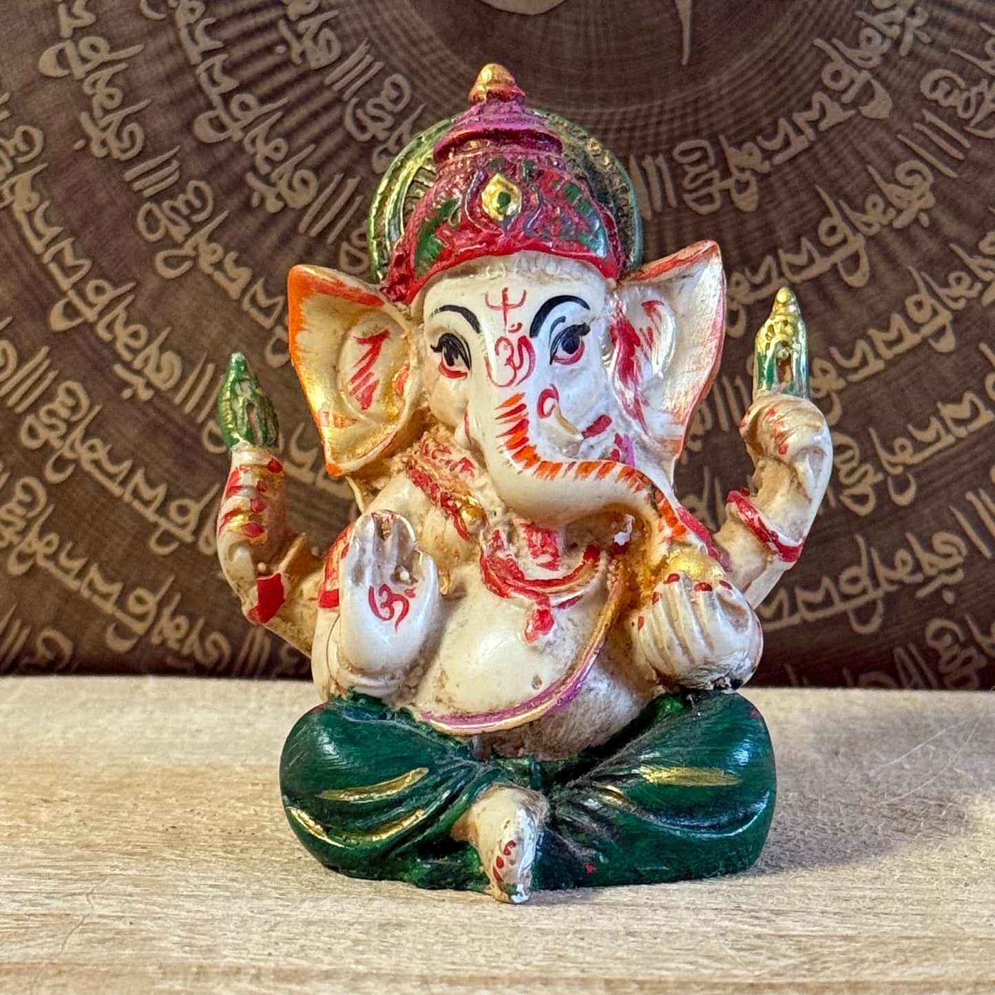 Hand-painted 9 cm Ganesh resin statue holding axe, rope, sweetmeats, blessing mudra with mouse vahana