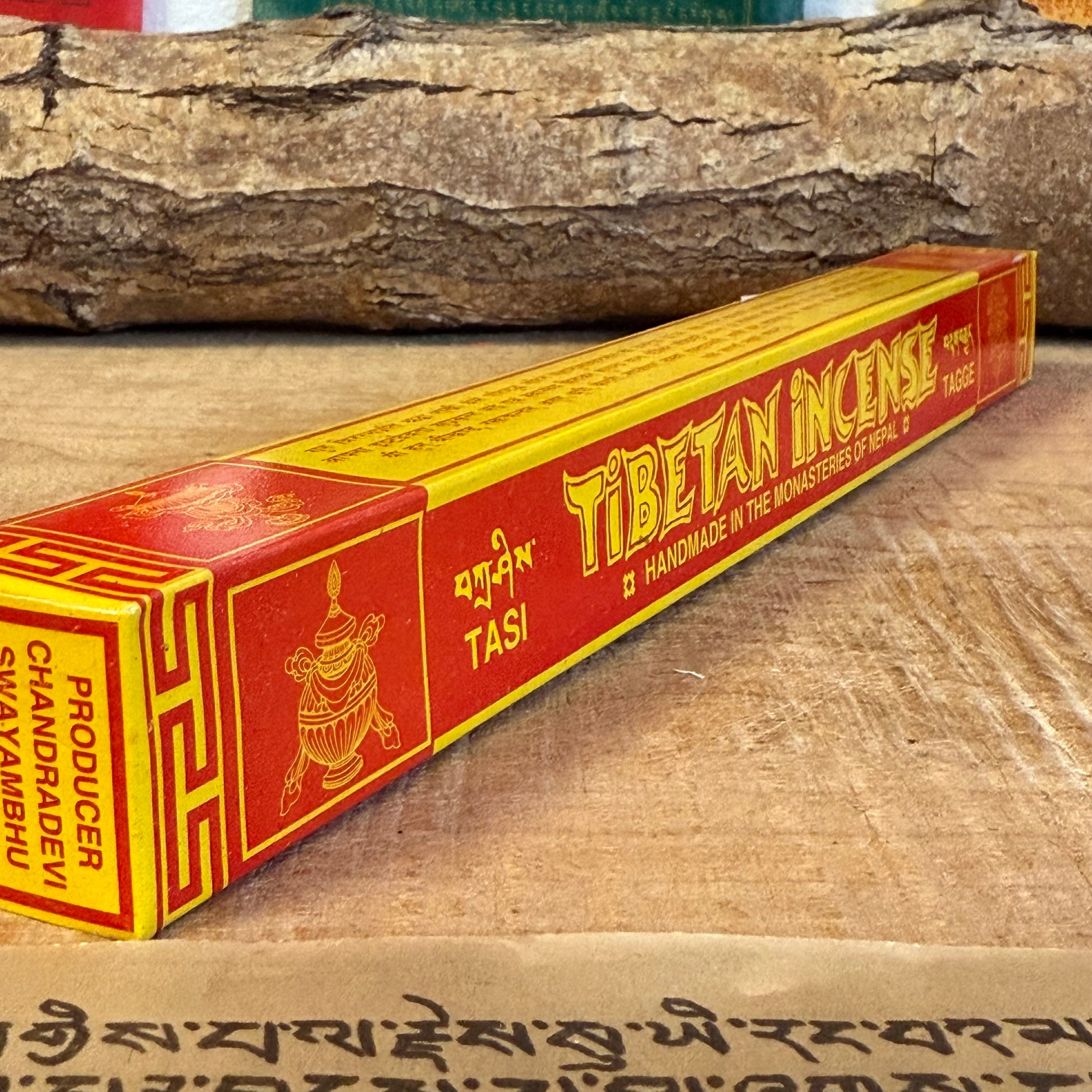 These long sticks of handmade ritual&nbsp;Zimpu&nbsp;incense have a simple earthy and herby aroma. The composition and preparation of this incense is made in accordance with recipes from ancient Vedic medicinal texts. The formula is composed of 35 different spices and aromatic substances including nagi, saffron and red and white sandalwood. Made in the monasteries of Nepal, our Tibetan style incense is rolled by hand without a stick inside which means you get a fuller aroma of incense