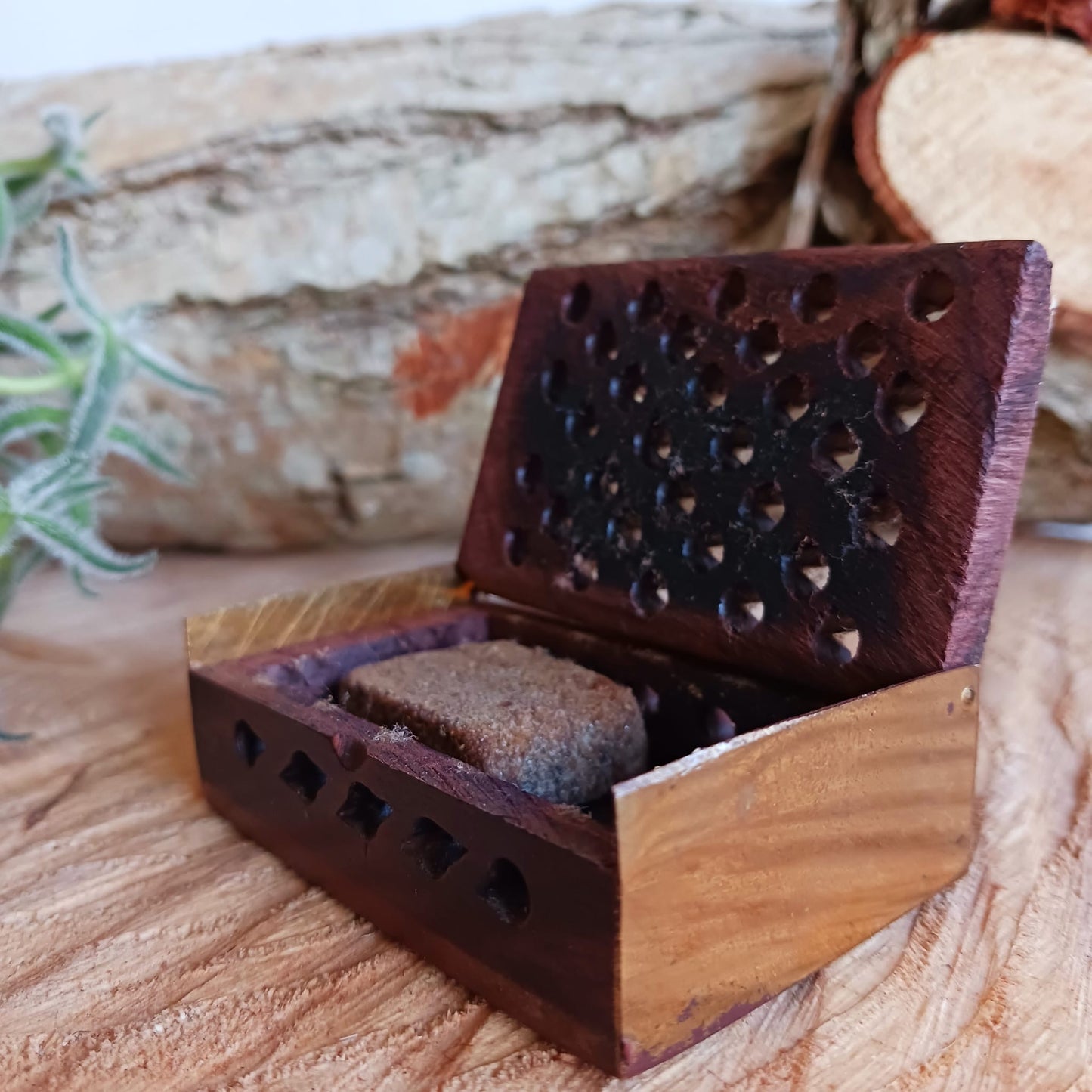 Song of India Incense resin Rose Amber in wooden box