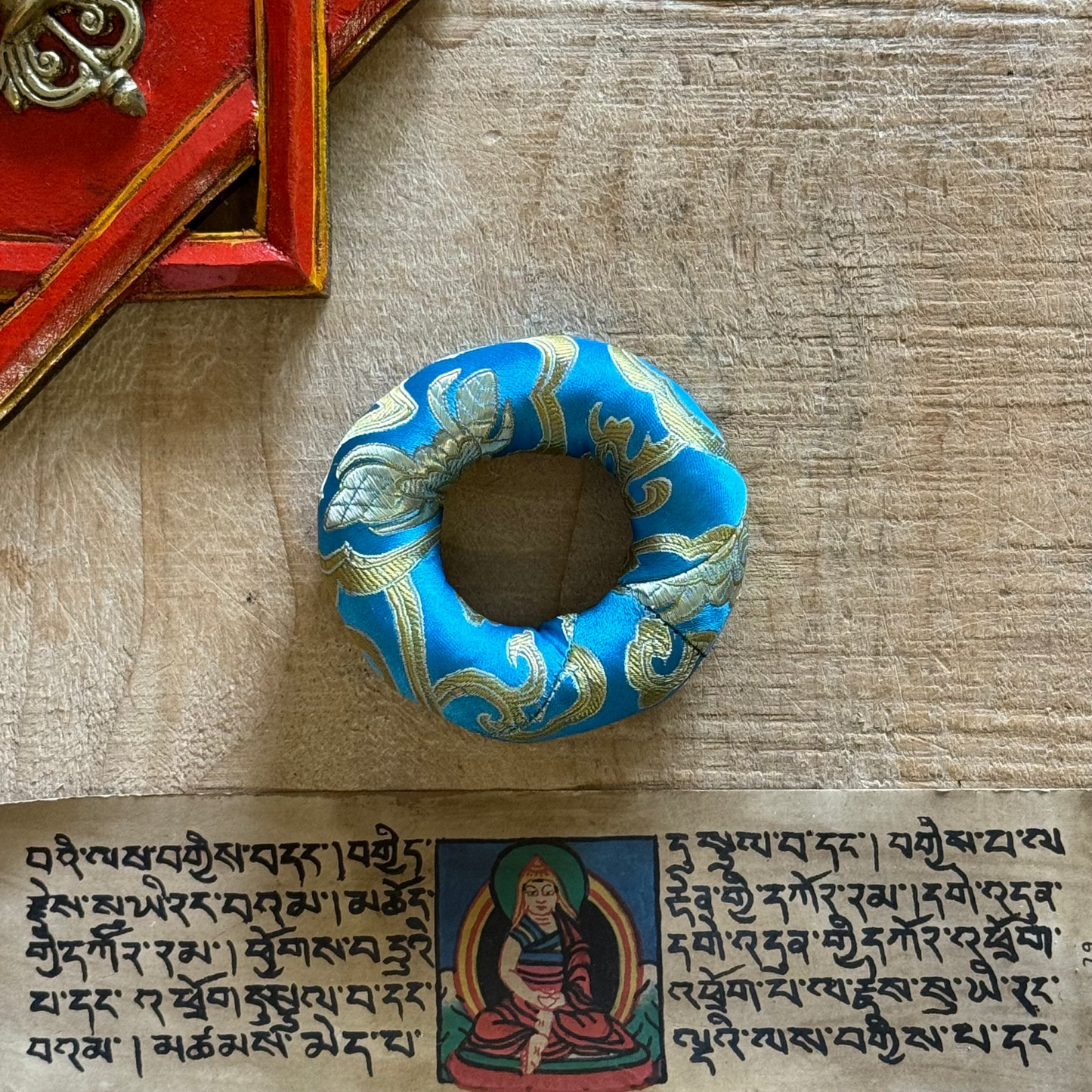 8cm Singing Bowl Cushion – Handmade Brocade Ring from Nepal

Handmade 8cm brocade singing bowl cushion, fair trade from Nepal. Perfect for stabilizing and elevating medium bowls in your healing practice.