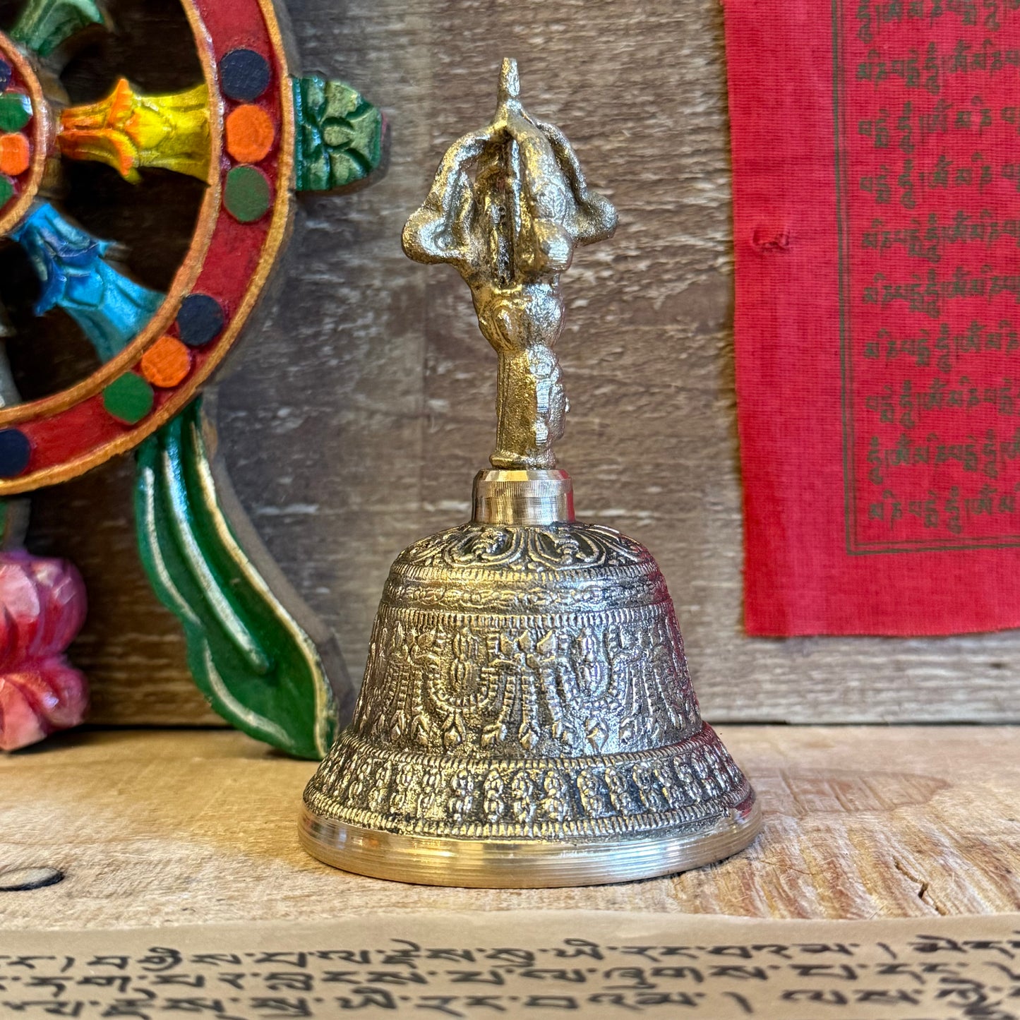 The Large Tibetan Tingsha Bell is a sacred sound instrument, handcrafted by devoted Tibetan artisans with precision and care. Measuring 7.5 x 13 cm, it carries the essence of centuries-old mindfulness practices and Tibetan spiritual traditions.