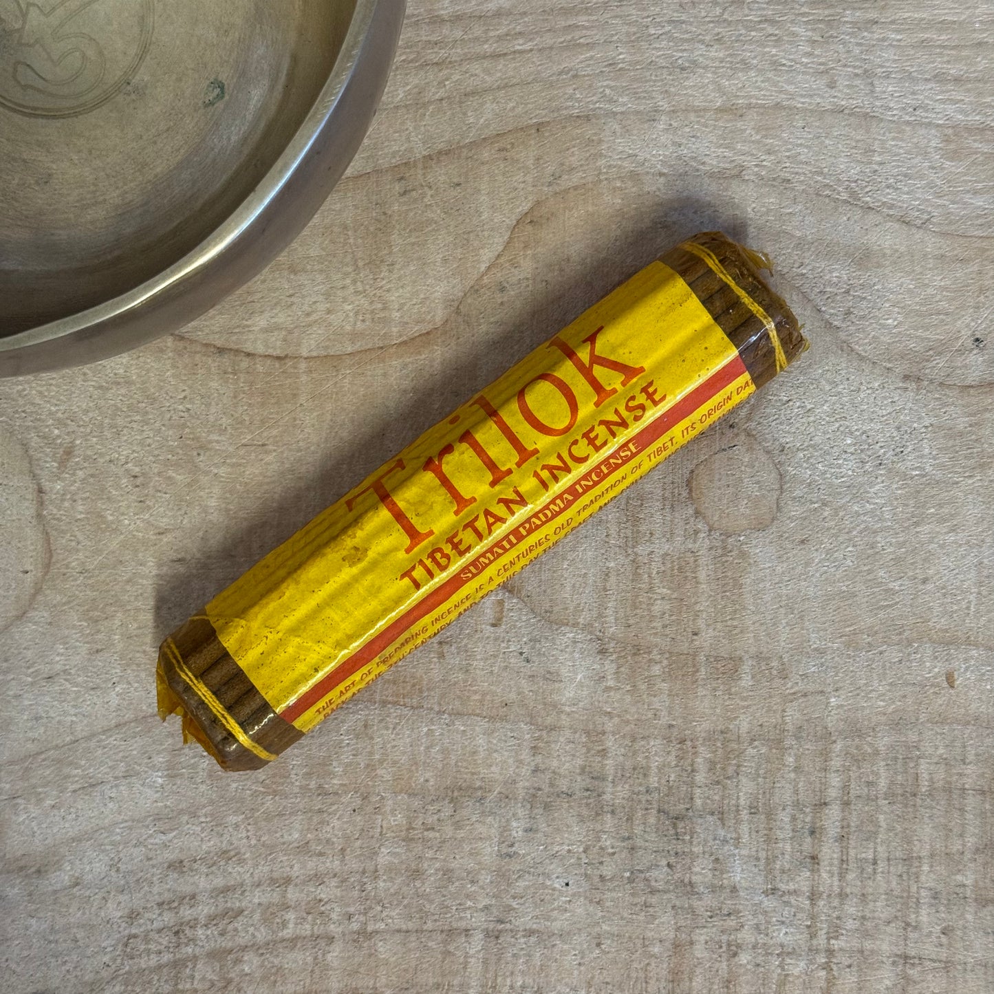 Trilok Ritual Tibetan Incense – Handmade 25-Herb Dhoop from Nepal

Handmade in Nepal, this Tibetan incense blends 25 natural botanicals to purify, calm, and elevate your daily ritual. A sacred tool for mindfulness.
