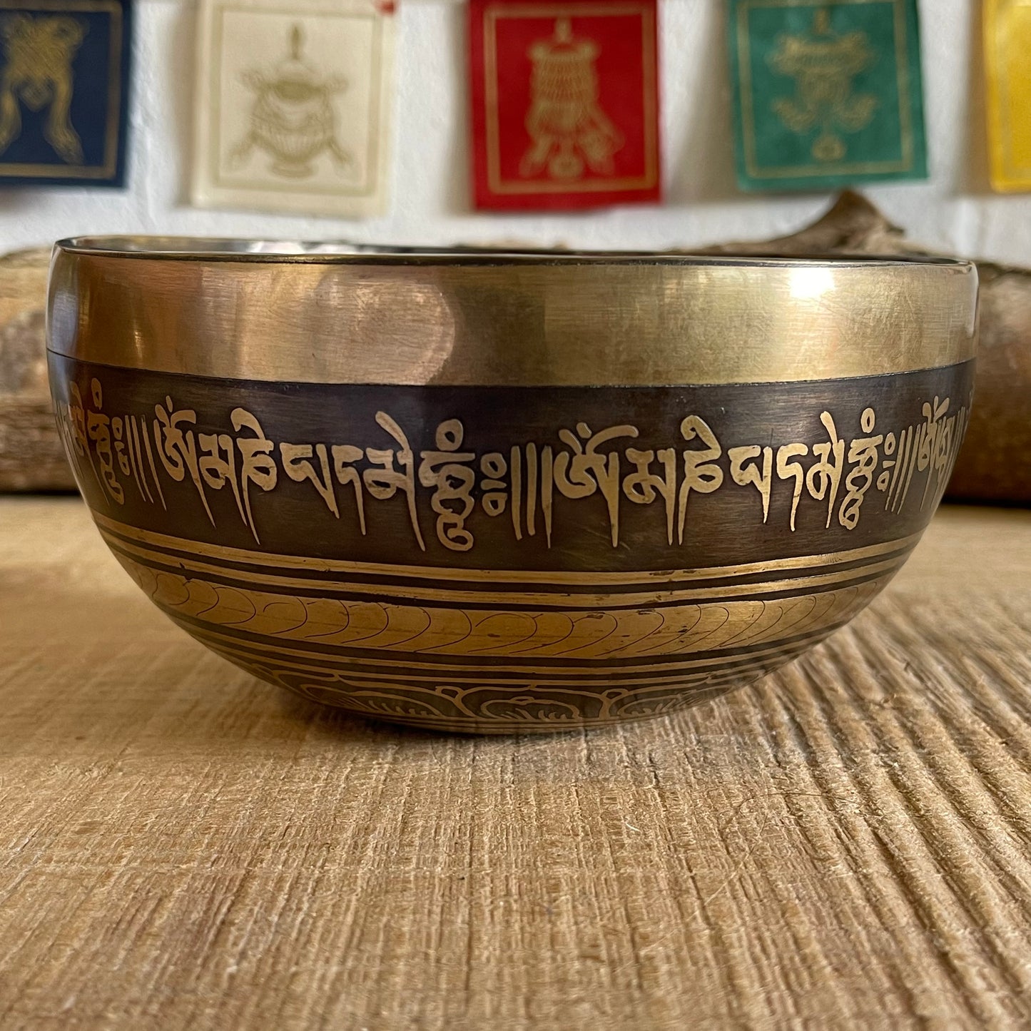 Singing Bowl Om Mani Pad Me Hum mantra 15.5 cm 861gm