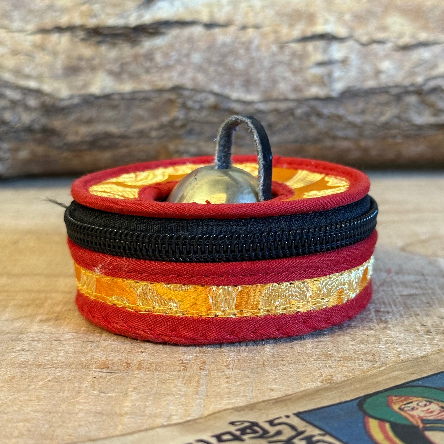 Protect your tingsha set with a beautiful brocade tingsha container.
This bag is made of orange/red&nbsp;cotton, lined on the inside and has a&nbsp;cotton&nbsp;in-between ring. Beautiful&nbsp;finish with a zipper.