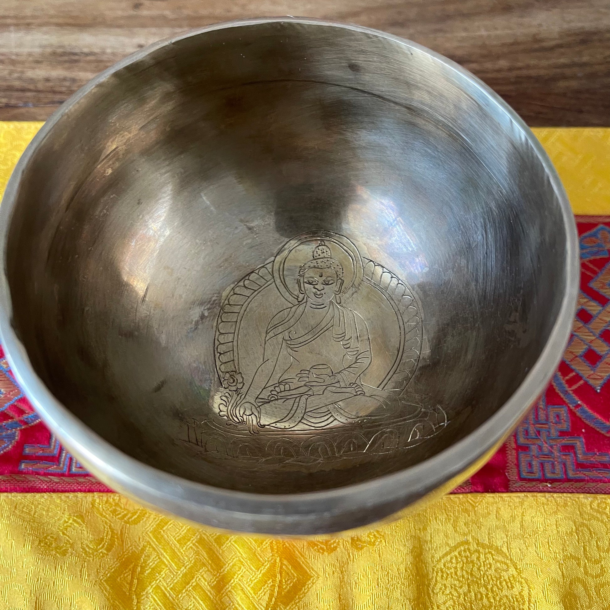 Singing Bowl Medicine Buddha  (engraving) 11.5 cm (375gm)