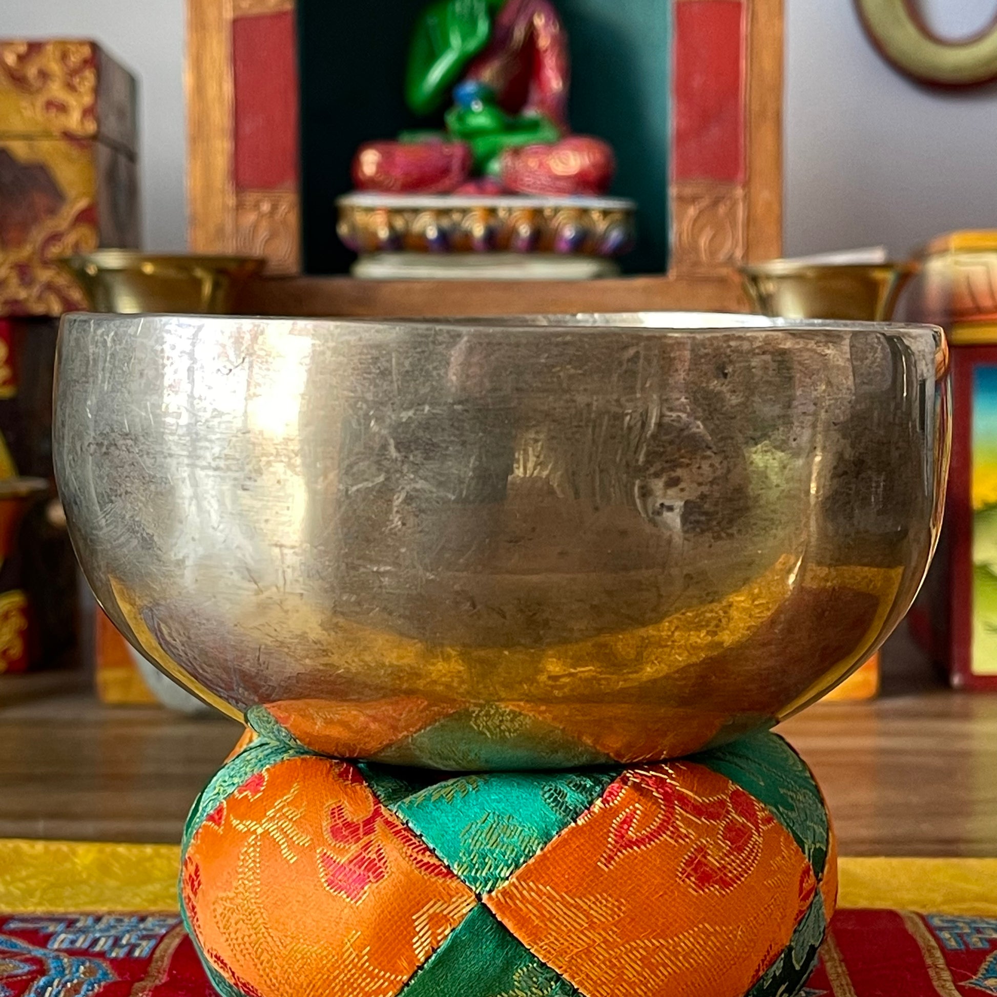 Singing Bowl Medicine Buddha (engraving) 13.5 cm (473gm)