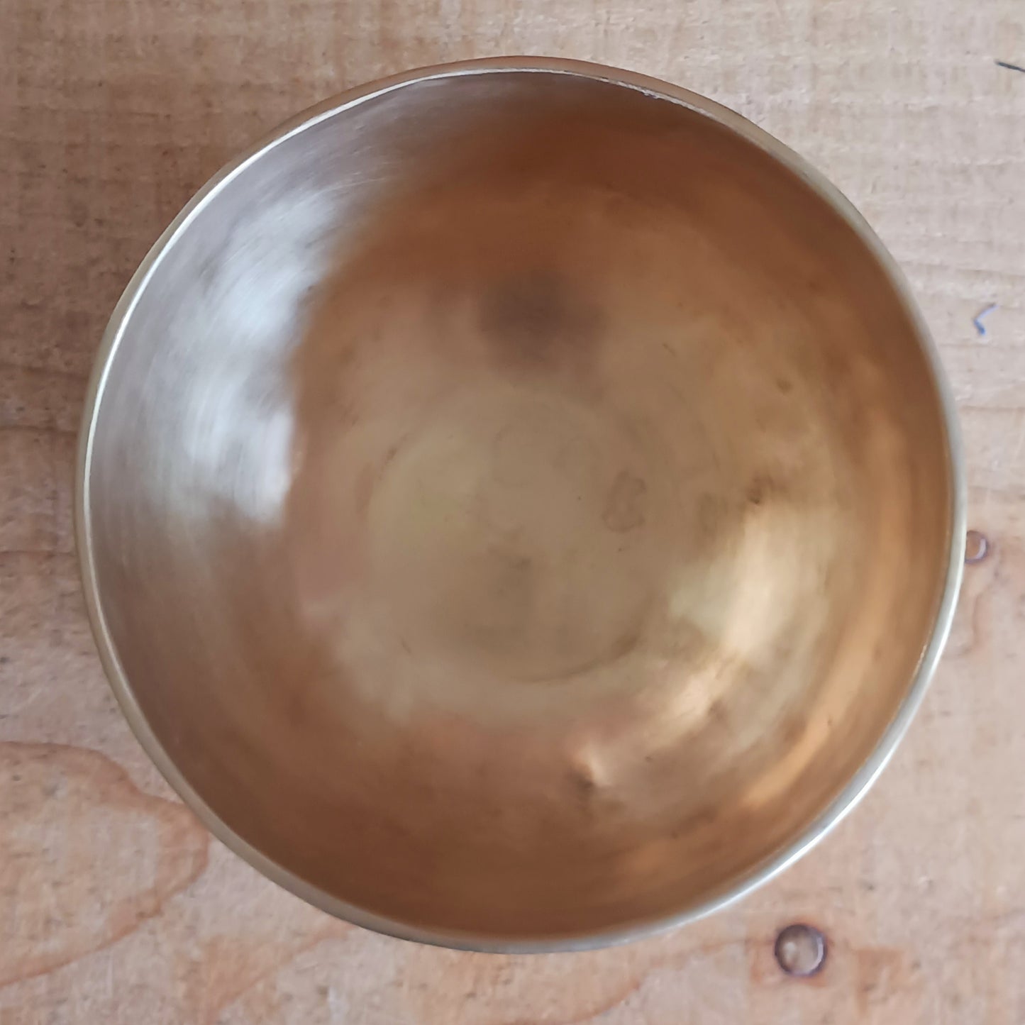 Handmade Chö-Pa singing bowl from Nepal with a long-lasting tone. Ideal for meditation, healing, and space clearing rituals.