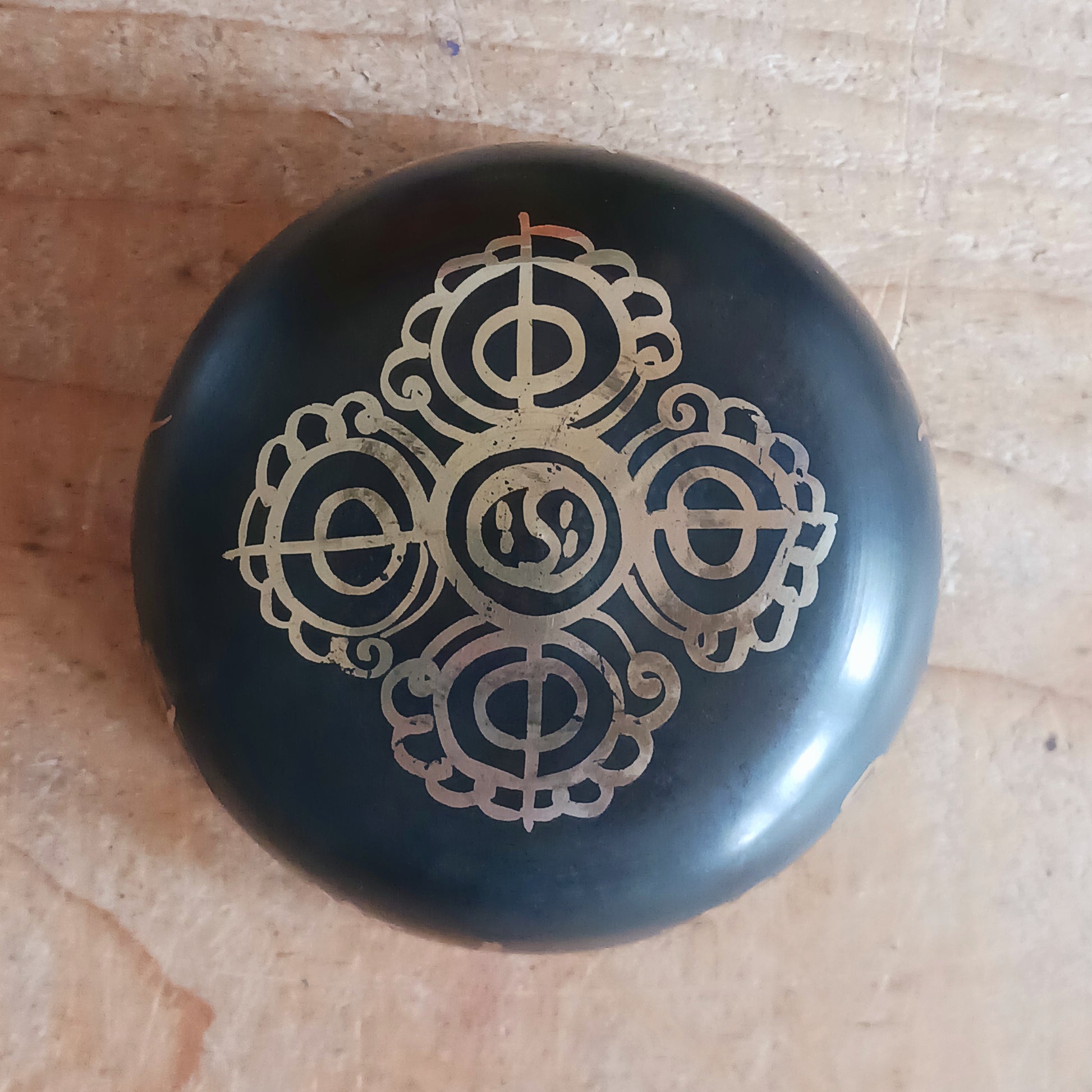 Embark on your sound healing journey with this medium-sized black Tibetan singing bowl set, ideal for beginners and spiritual seekers alike. Crafted with precision and a machine-made polished finish, this singing bowl produces steady, resonant tones that are perfect for meditation, energy healing, and Tibetan Buddhist practices.