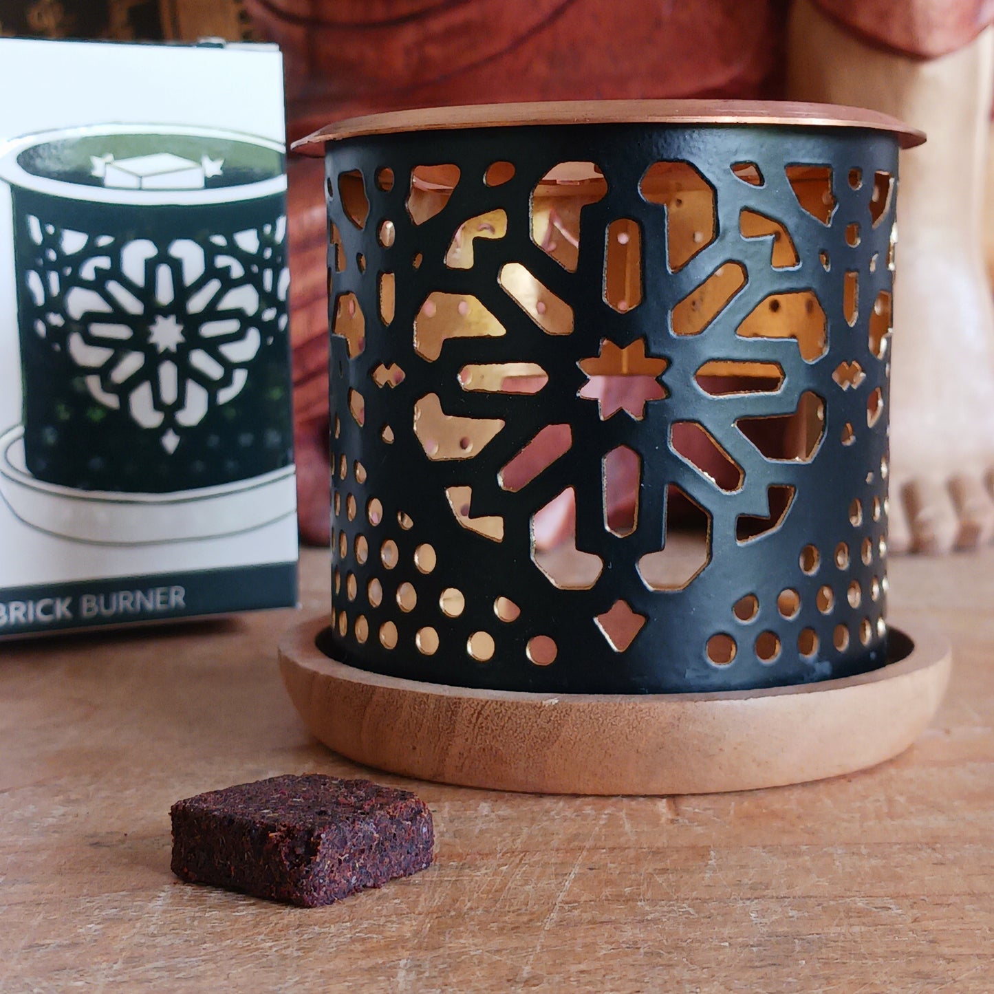 The Aromafume Snowflake Incense Brick Burner is a beautifully designed metal diffuser created for the effective burning of Aromafume incense bricks.
