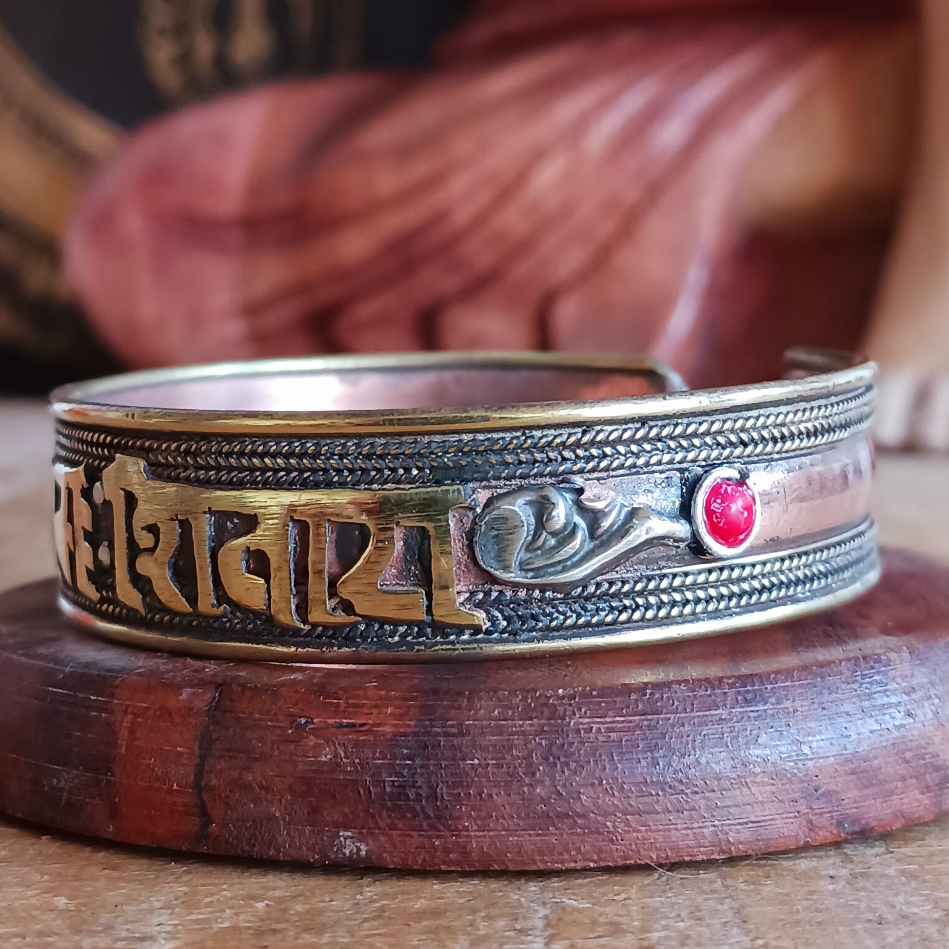 Experience the spiritual power and exquisite craftsmanship of Nepal with our Om Mani Padme Hum Mantra Copper Bangle. Skilfully handmade by skilled Nepalese artisans, this bangle features the sacred mantra engraved on 100% pure copper—a metal revered in Nepalese and Tibetan culture for its protective and auspicious qualities.