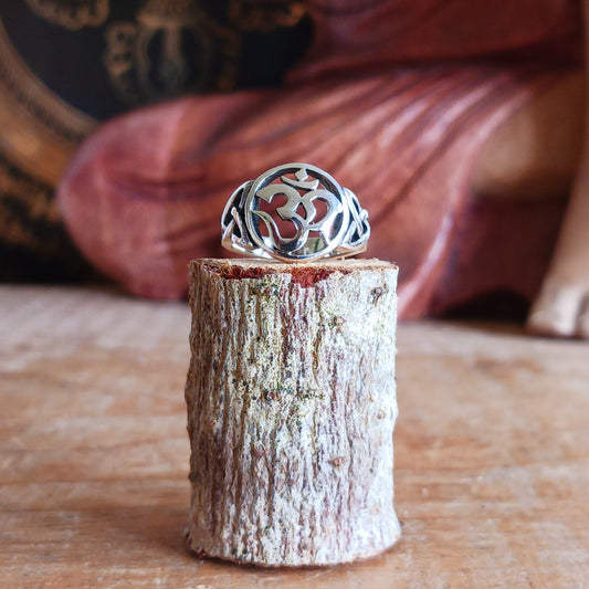 Embrace inner peace and timeless style with our 925 Sterling Silver Om Symbol Ring. Expertly crafted from solid silver, this elegant piece features the sacred Om symbol — a universal sign of harmony, mindfulness, and balance. Perfect for meditation, yoga enthusiasts, or anyone seeking spiritual connection.