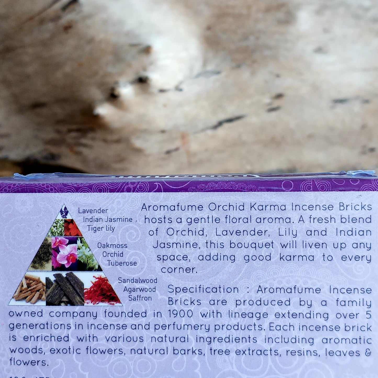 Aromafume Orchid Karma Incense Bricks are a natural, non-toxic incense alternative designed for use with a compatible incense diffuser. Crafted in India using traditional methods, these ash-free incense bricks release a gentle floral aroma when heated, blending orchid, lavender, lily, and Indian jasmine into a soft, uplifting fragrance.