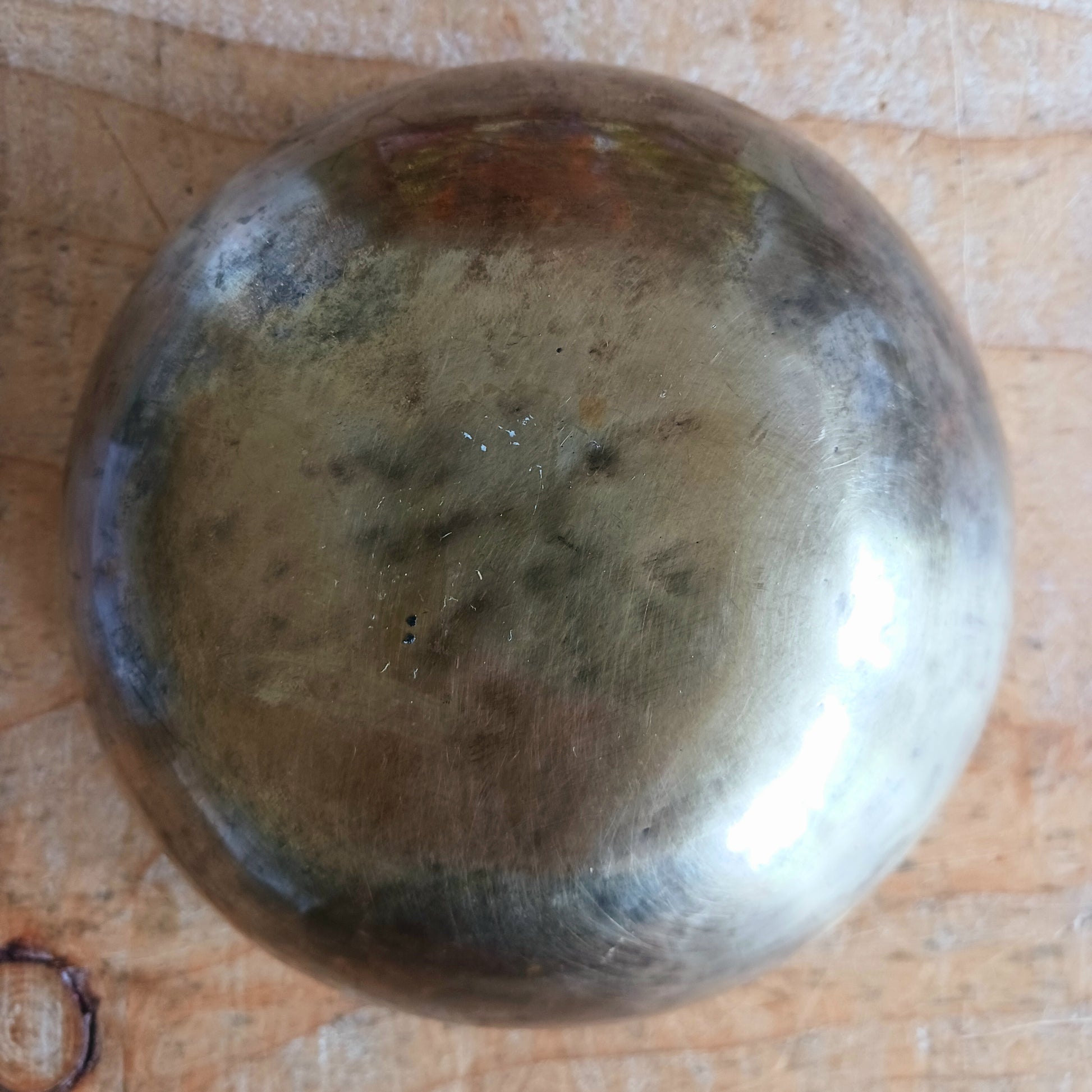 Elevate your spiritual practice with this unique, hand-beaten singing bowl, featuring a stunning Green Tara engraving inside the bowl. Known as the goddess of compassion and action, Green Tara is a powerful symbol in Tibetan Buddhism, bringing calm, protection, and clarity to your space. This bowl produces rich, resonant tones perfect for meditation, sound healing, or sacred decor.