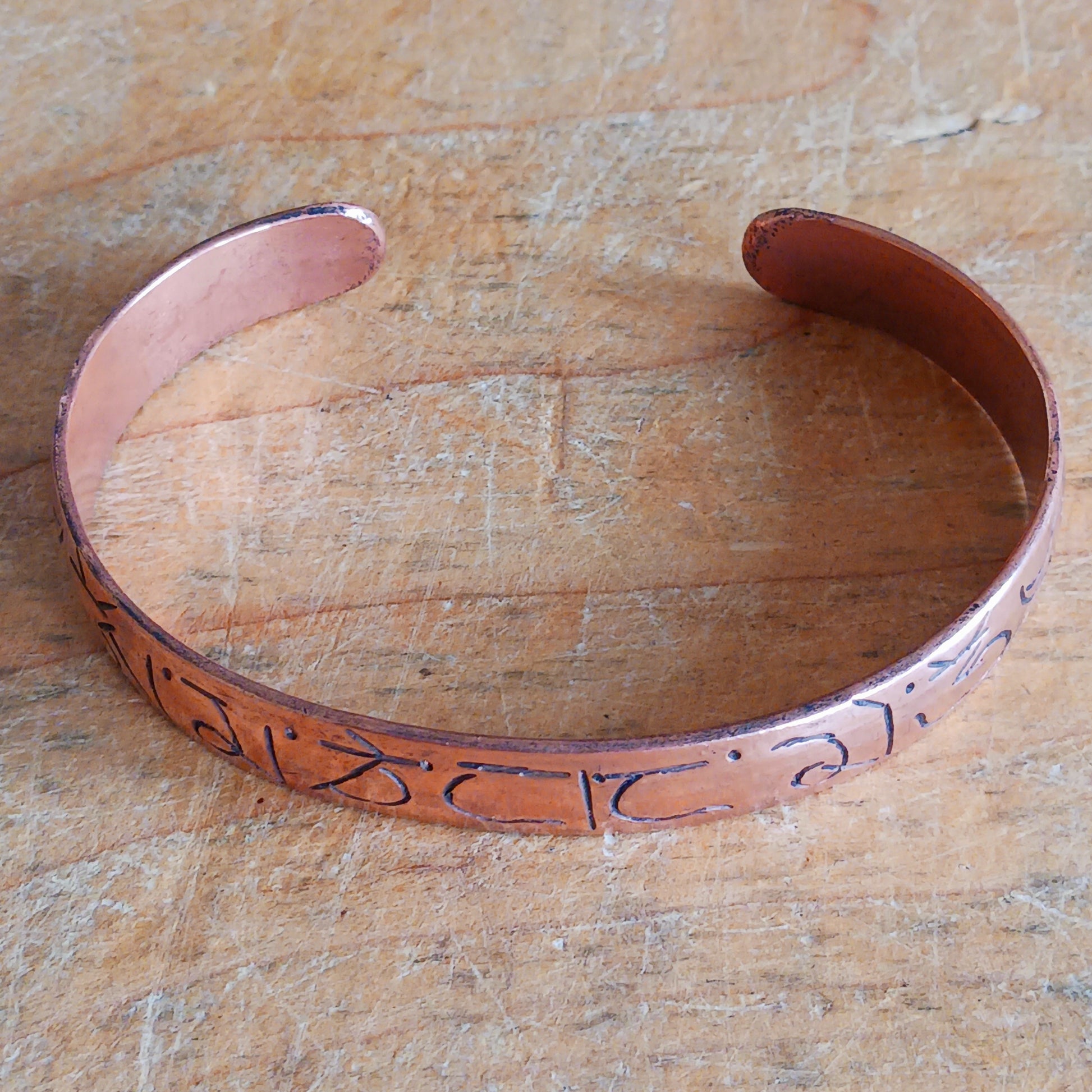 Carry meaning, mindfulness, and craftsmanship with this beautifully hand-etched copper bracelet, featuring the sacred Buddhist mantra Om Mani Padme Hum engraved around the band.