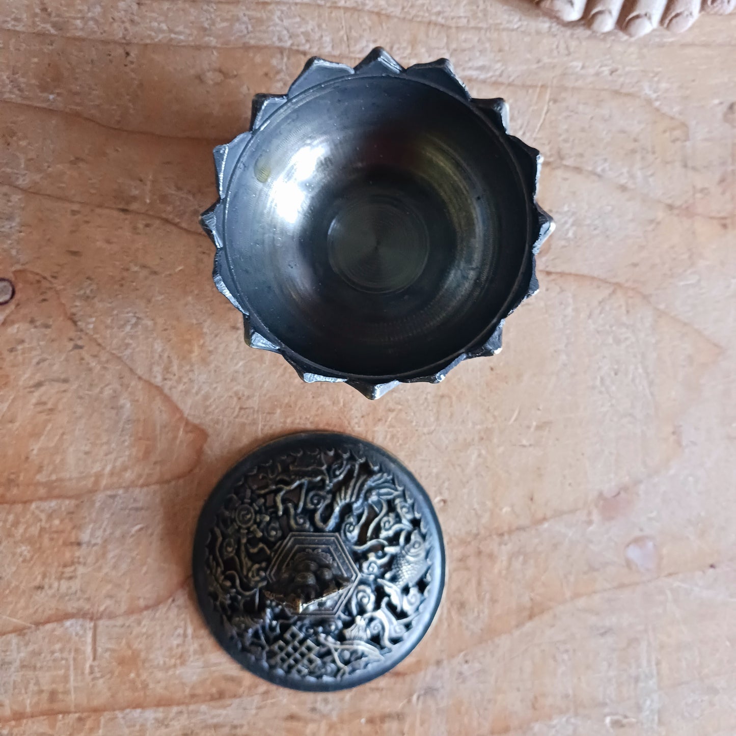 Invite tranquillity into your sacred space with our Elegant Lotus Incense Burner. Crafted in the shape of a blooming lotus—a powerful symbol of purity and spiritual awakening—this beautifully designed piece elevates your meditation, prayer, or relaxation rituals.