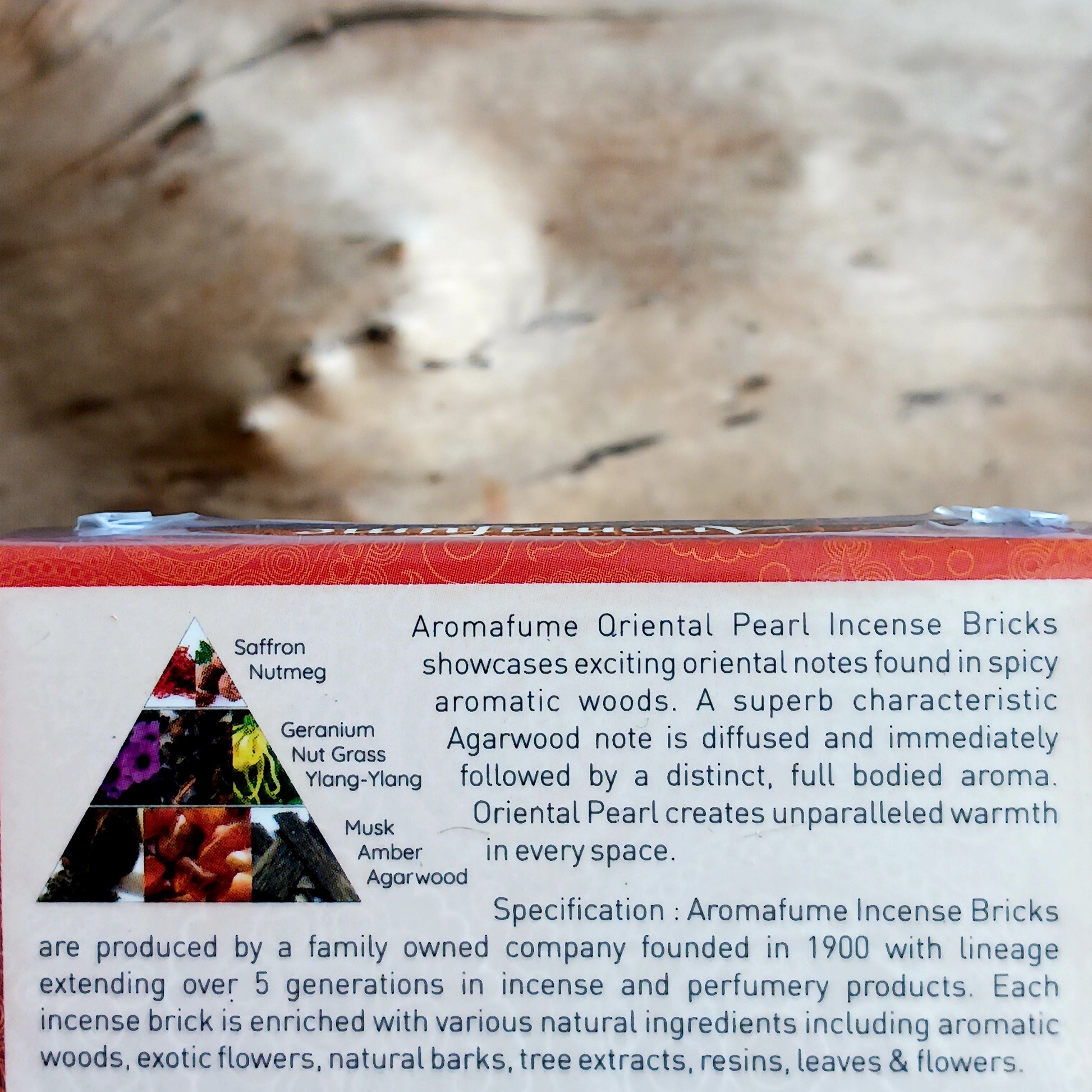 Aromafume Oriental Pearl Incense Bricks are a natural, non-toxic incense solution designed for use with a compatible incense diffuser. Crafted in India using traditional methods, these ash-free incense bricks release a deep, warm fragrance of oriental spices and aromatic woods when gently heated. 