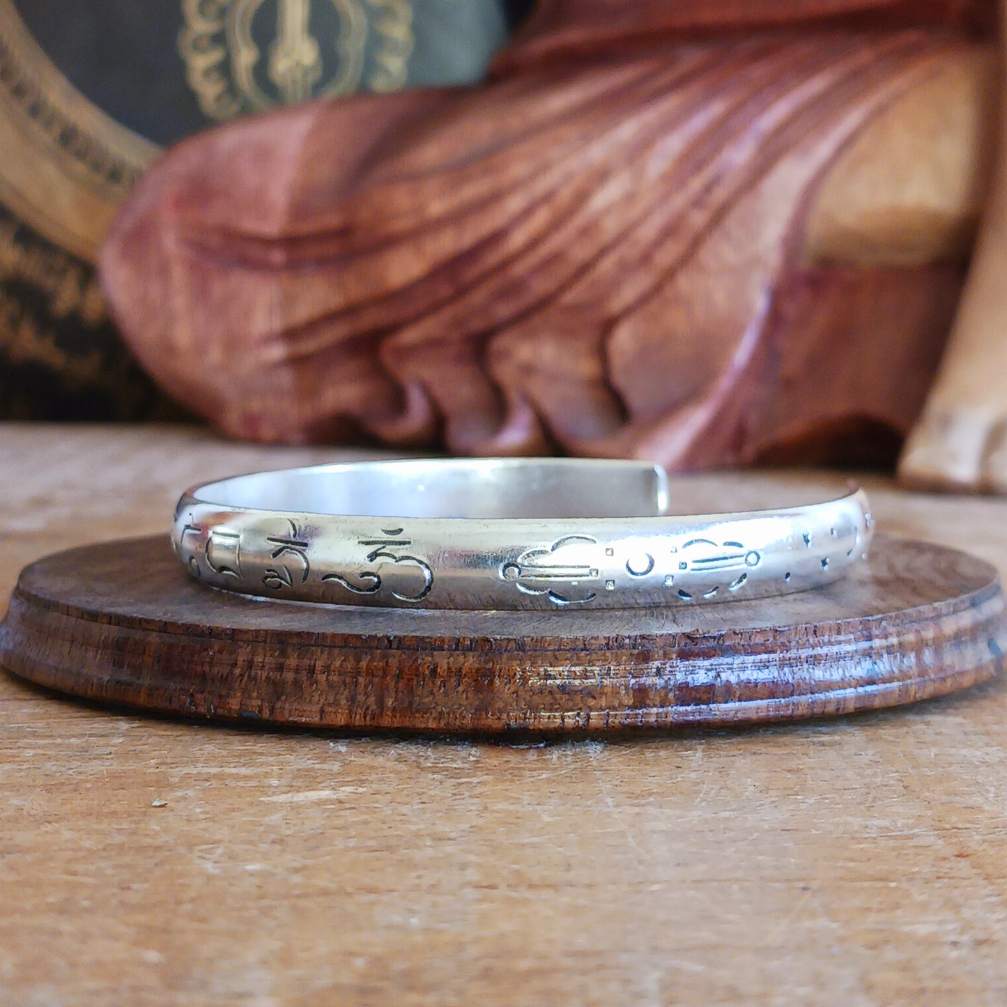 Experience the spiritual elegance of our Tibetan White Metal Bangles, intricately etched with the sacred Buddhist mantra, Om Mani Padme Hum. Each bangle is handcrafted with meticulous detail, reflecting traditional Tibetan artistry. Perfect as a meaningful gift, each piece comes beautifully presented in a traditional Tibetan pouch, making it ideal for meditation, mindfulness, or as a unique accessory that carries a message of peace and compassion.