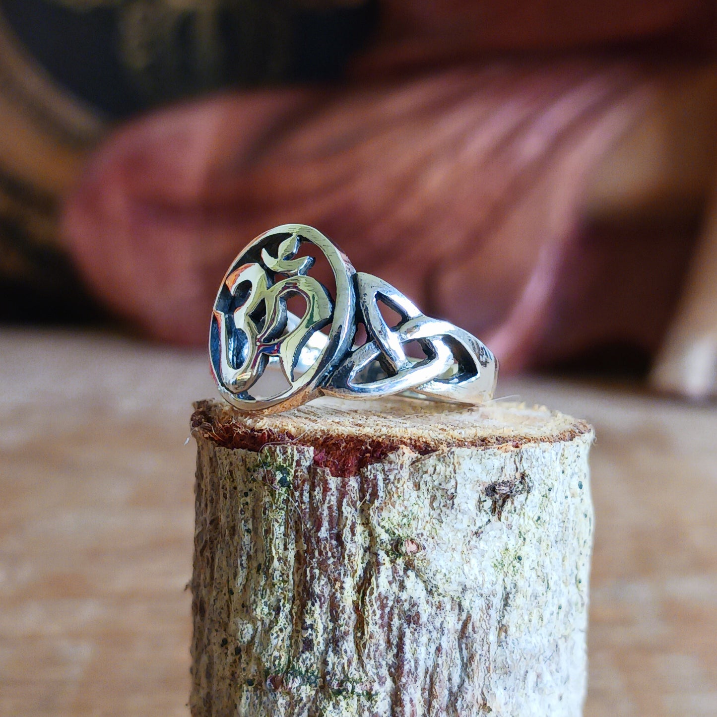 Embrace inner peace and timeless style with our 925 Sterling Silver Om Symbol Ring. Expertly crafted from solid silver, this elegant piece features the sacred Om symbol — a universal sign of harmony, mindfulness, and balance. Perfect for meditation, yoga enthusiasts, or anyone seeking spiritual connection.