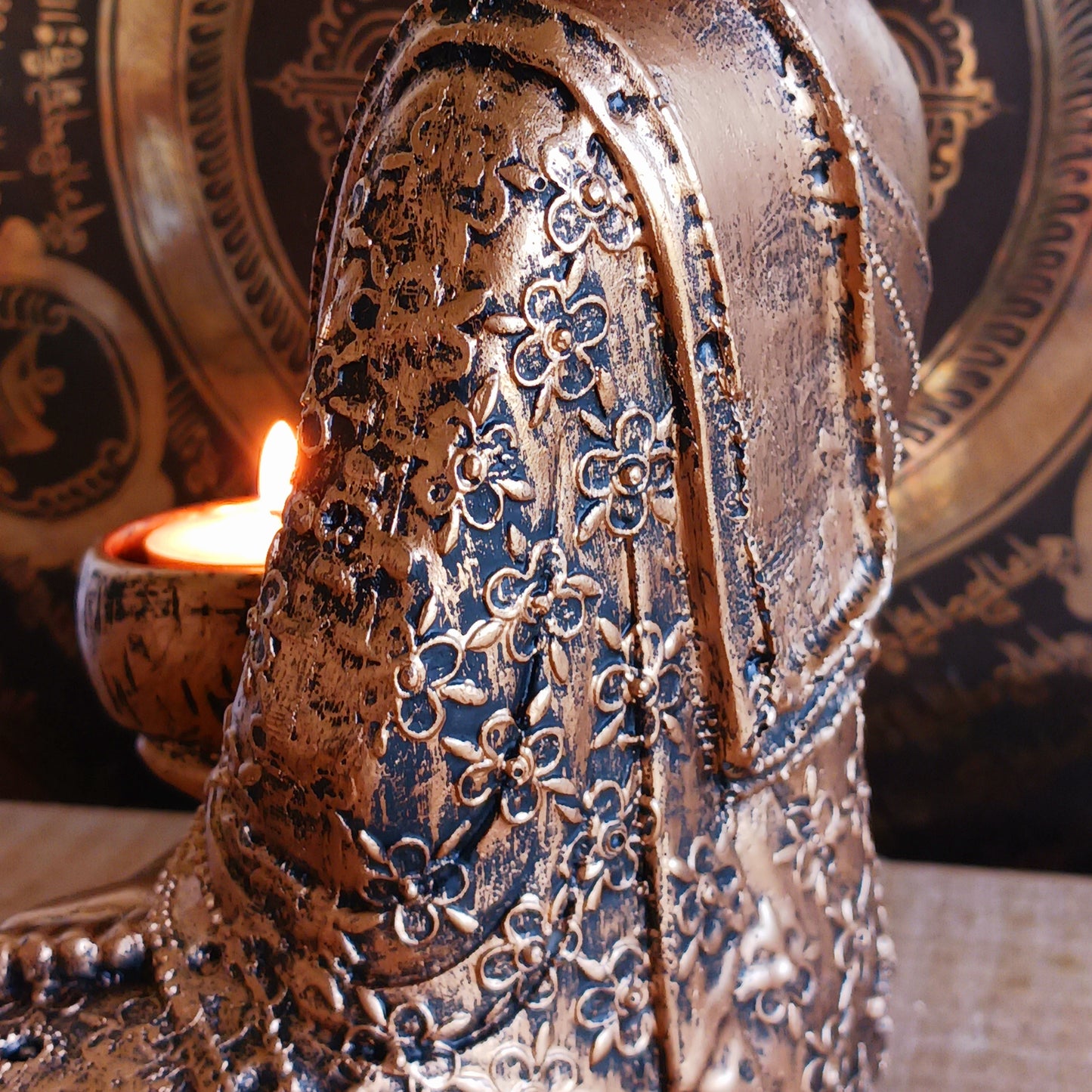 Bring peace, balance, and spiritual elegance into your space with this Thai-Style Buddha Statue, beautifully designed to inspire mindfulness and inner harmony. Crafted from durable poly resin, this 27cm statue features a vintage finish and intricate lotus leaf patterns on the Buddha’s robe—symbolizing purity, enlightenment, and spiritual growth.