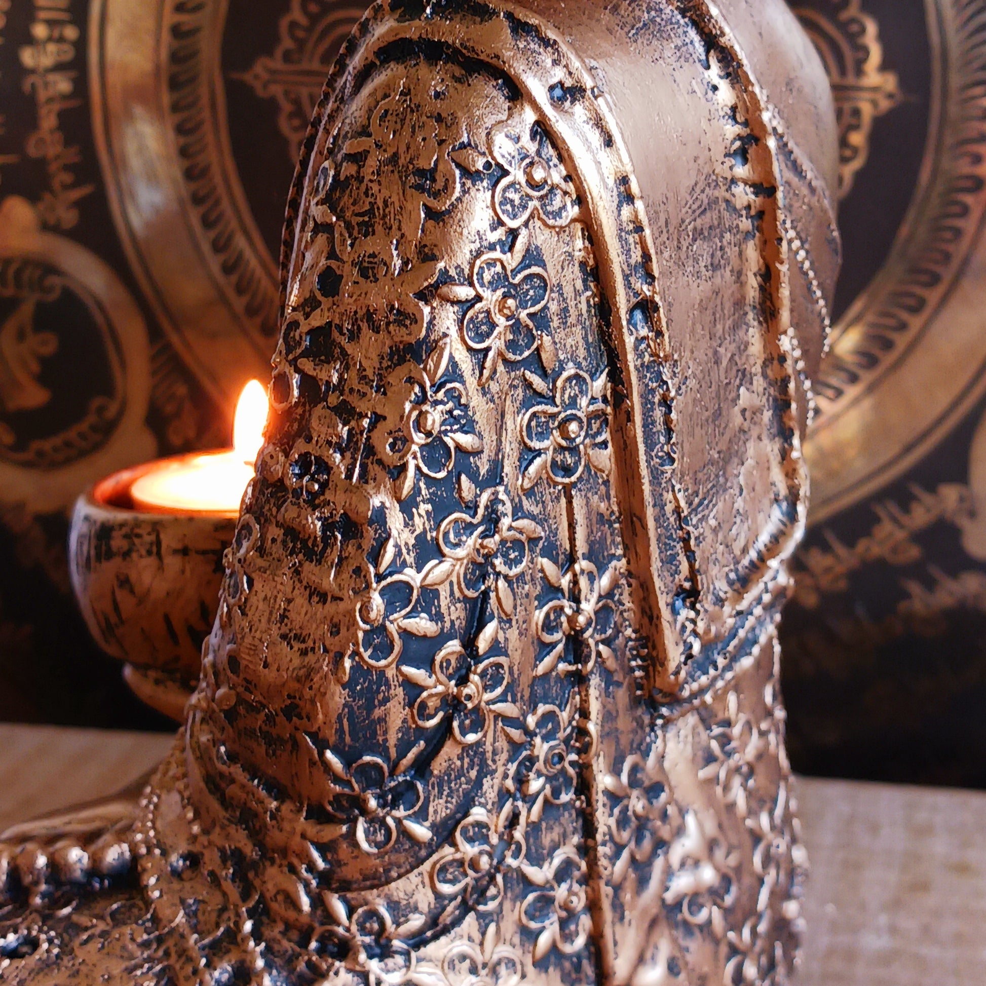 Bring peace, balance, and spiritual elegance into your space with this Thai-Style Buddha Statue, beautifully designed to inspire mindfulness and inner harmony. Crafted from durable poly resin, this 27cm statue features a vintage finish and intricate lotus leaf patterns on the Buddha’s robe—symbolizing purity, enlightenment, and spiritual growth.