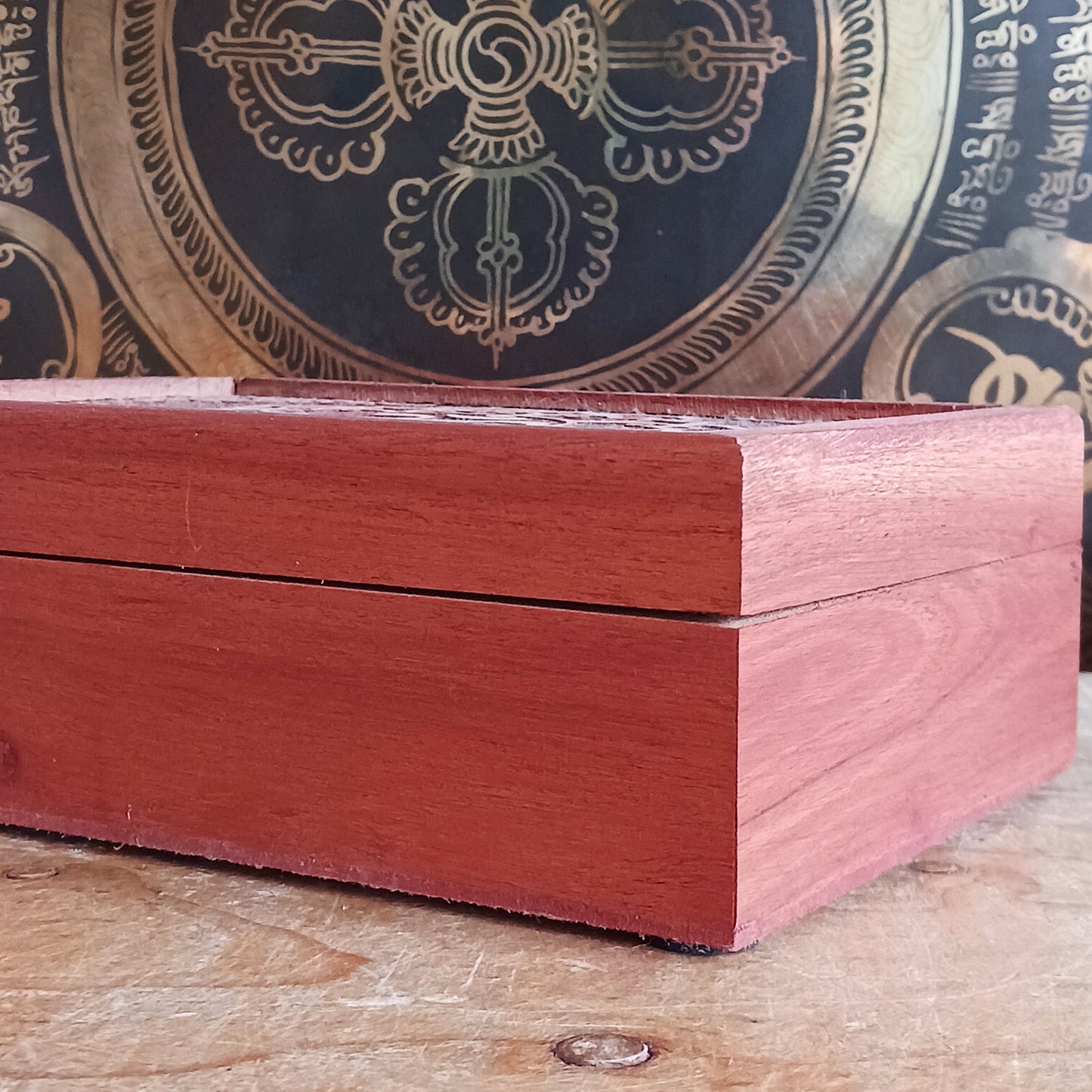 Celebrate the elegance of hand-carved craftsmanship with this Wooden Keepsake Box Om, made from sustainably sourced mango wood in India. The intricate Om design embodies spiritual harmony, making it perfect for storing jewellery, trinkets, or cherished keepsakes.