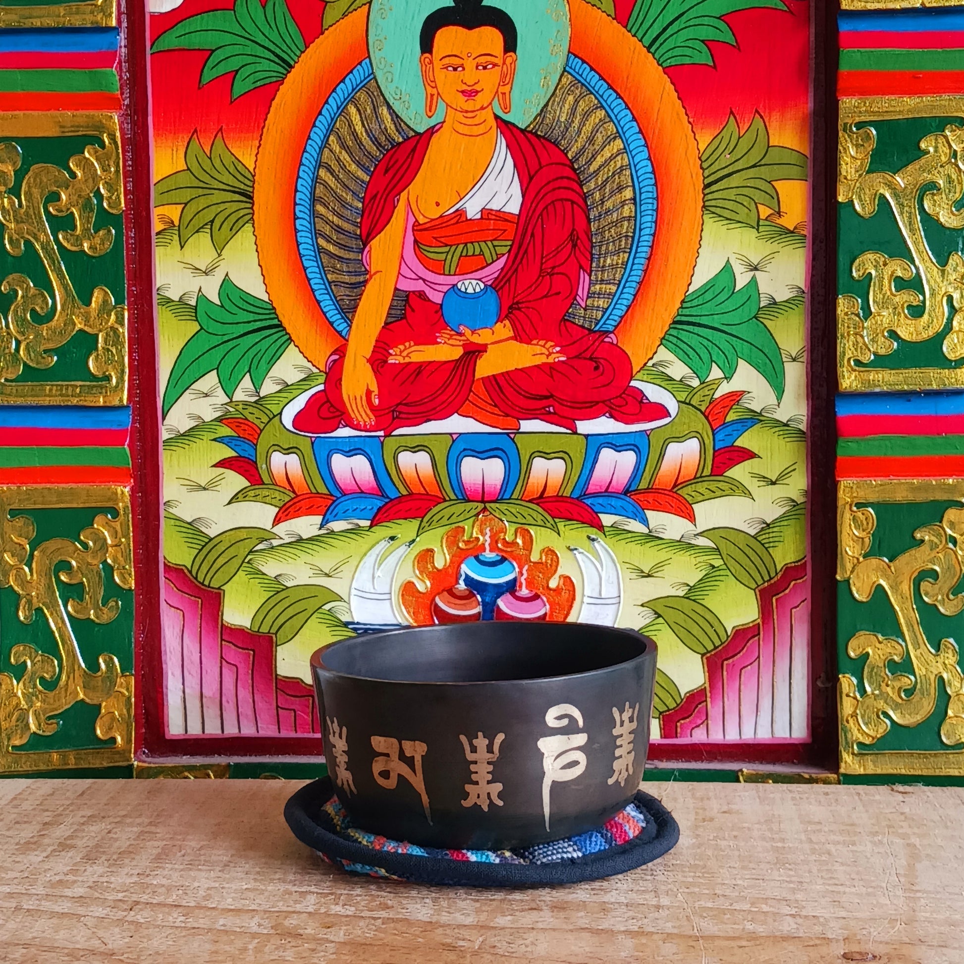 Embark on your sound healing journey with this medium-sized black Tibetan singing bowl set, ideal for beginners and spiritual seekers alike. Crafted with precision and a machine-made polished finish, this singing bowl produces steady, resonant tones that are perfect for meditation, energy healing, and Tibetan Buddhist practices.