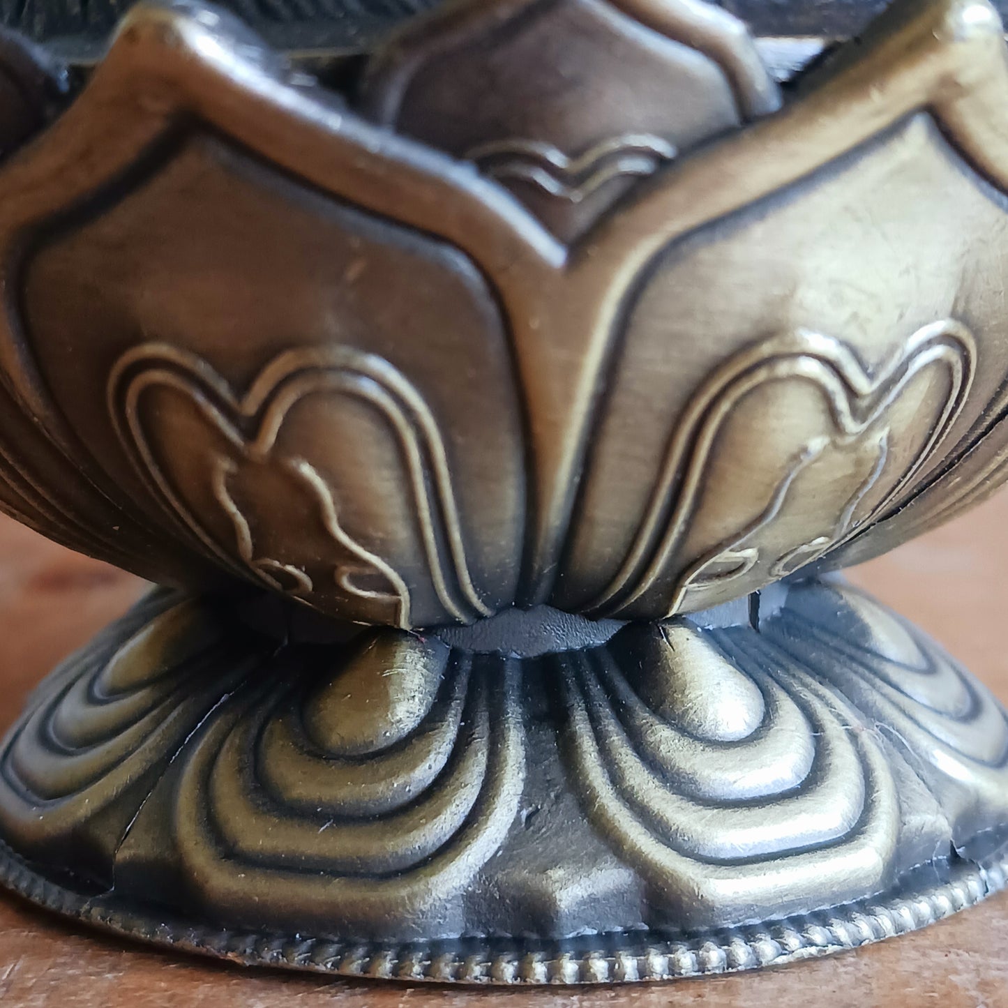 Invite tranquillity into your sacred space with our Elegant Lotus Incense Burner. Crafted in the shape of a blooming lotus—a powerful symbol of purity and spiritual awakening—this beautifully designed piece elevates your meditation, prayer, or relaxation rituals.