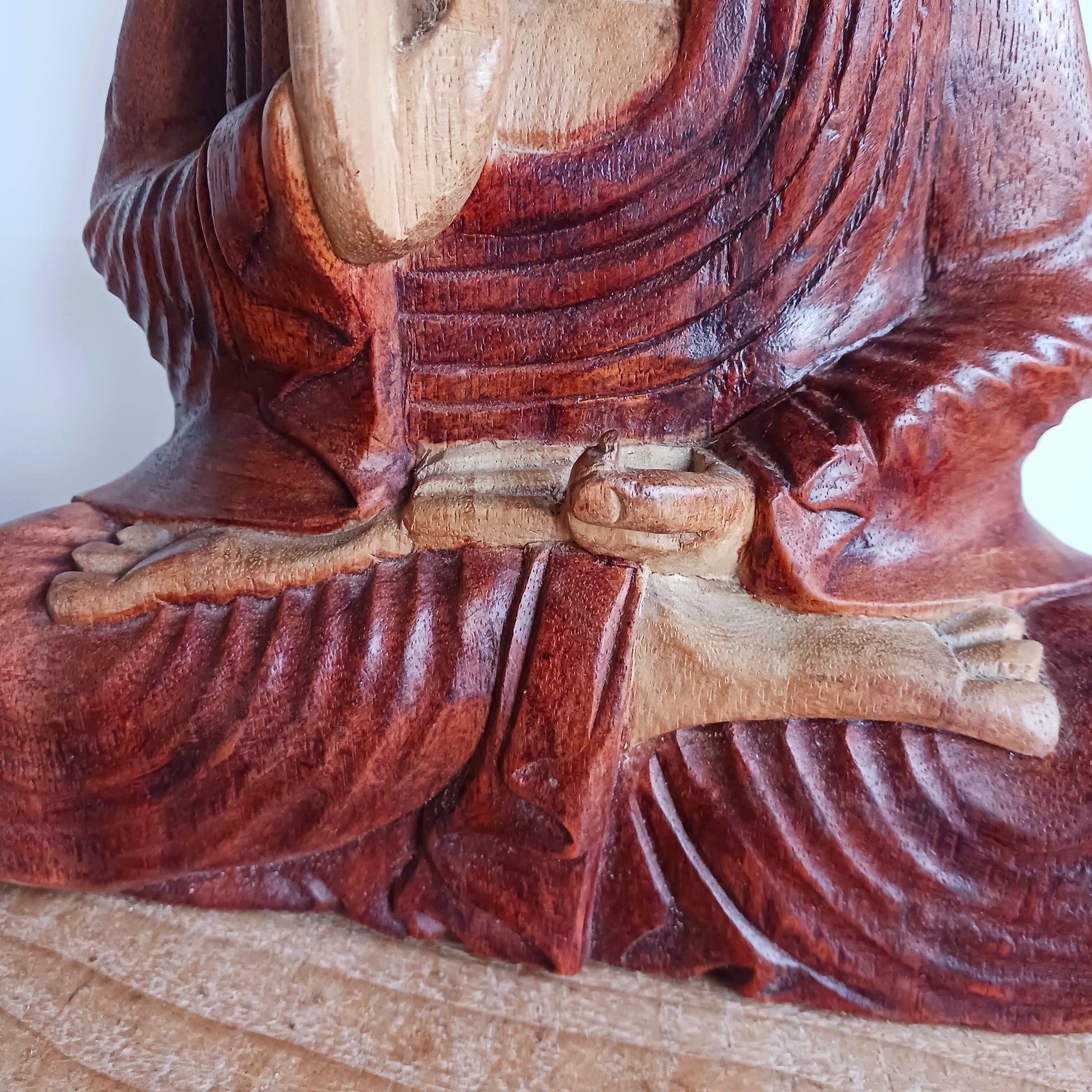 Bring calm, wisdom, and mindful intention into your space with this beautifully serene Teaching Buddha statue, hand-carved from sustainable Suar wood (Albizia Saman), a fast-growing and responsibly cultivated hardwood.