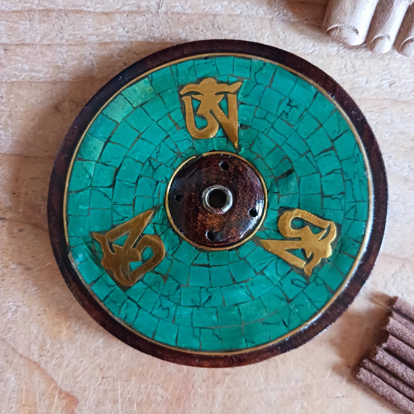 Elevate your meditation, yoga, or relaxation rituals with this hand-crafted Tibetan Om Wooden Incense Burner, skilfully made in Nepal under Fairtrade guidelines. Designed with the sacred Om symbol, this incense holder embodies harmony, mindfulness, and spiritual protection.