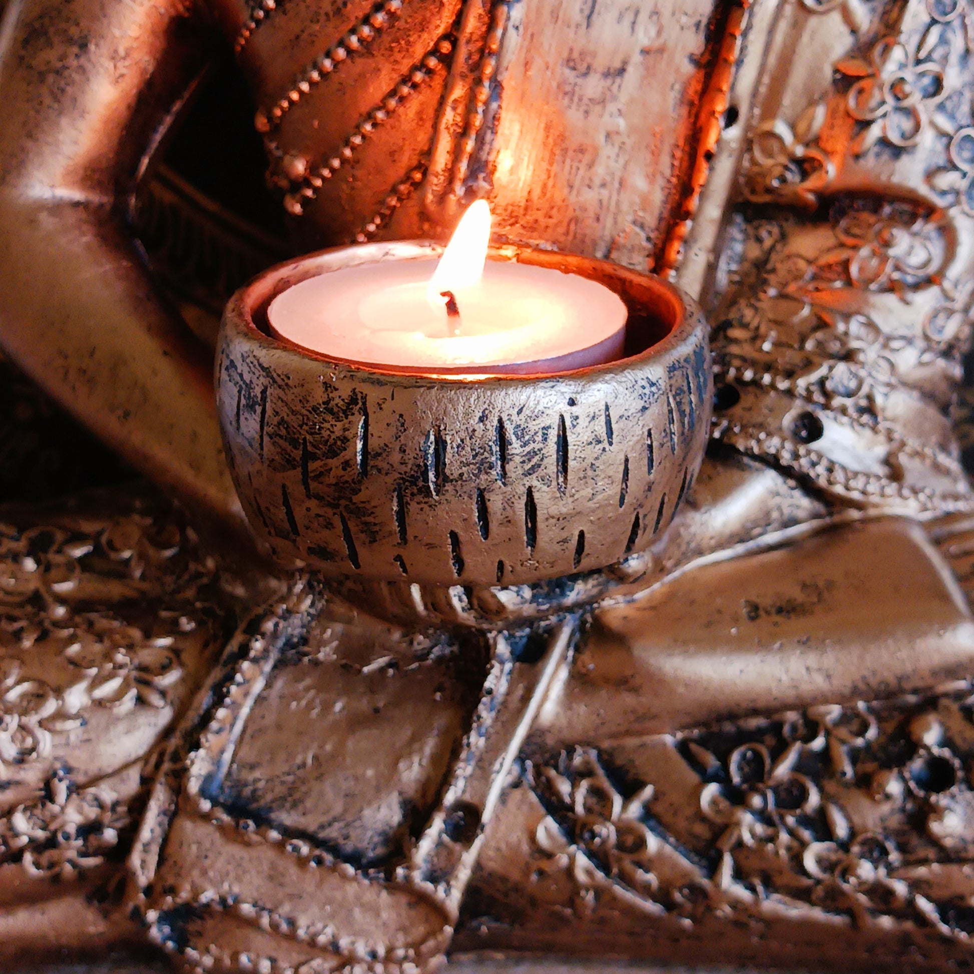 Bring peace, balance, and spiritual elegance into your space with this Thai-Style Buddha Statue, beautifully designed to inspire mindfulness and inner harmony. Crafted from durable poly resin, this 27cm statue features a vintage finish and intricate lotus leaf patterns on the Buddha’s robe—symbolizing purity, enlightenment, and spiritual growth.