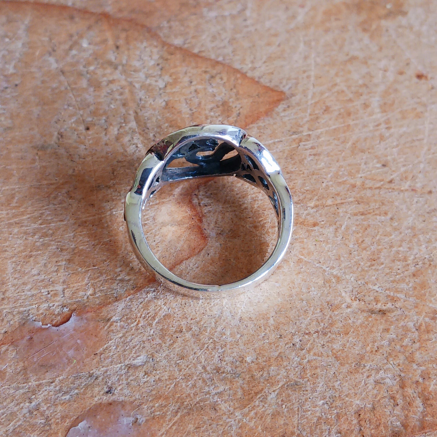 Embrace inner peace and timeless style with our 925 Sterling Silver Om Symbol Ring. Expertly crafted from solid silver, this elegant piece features the sacred Om symbol — a universal sign of harmony, mindfulness, and balance. Perfect for meditation, yoga enthusiasts, or anyone seeking spiritual connection.