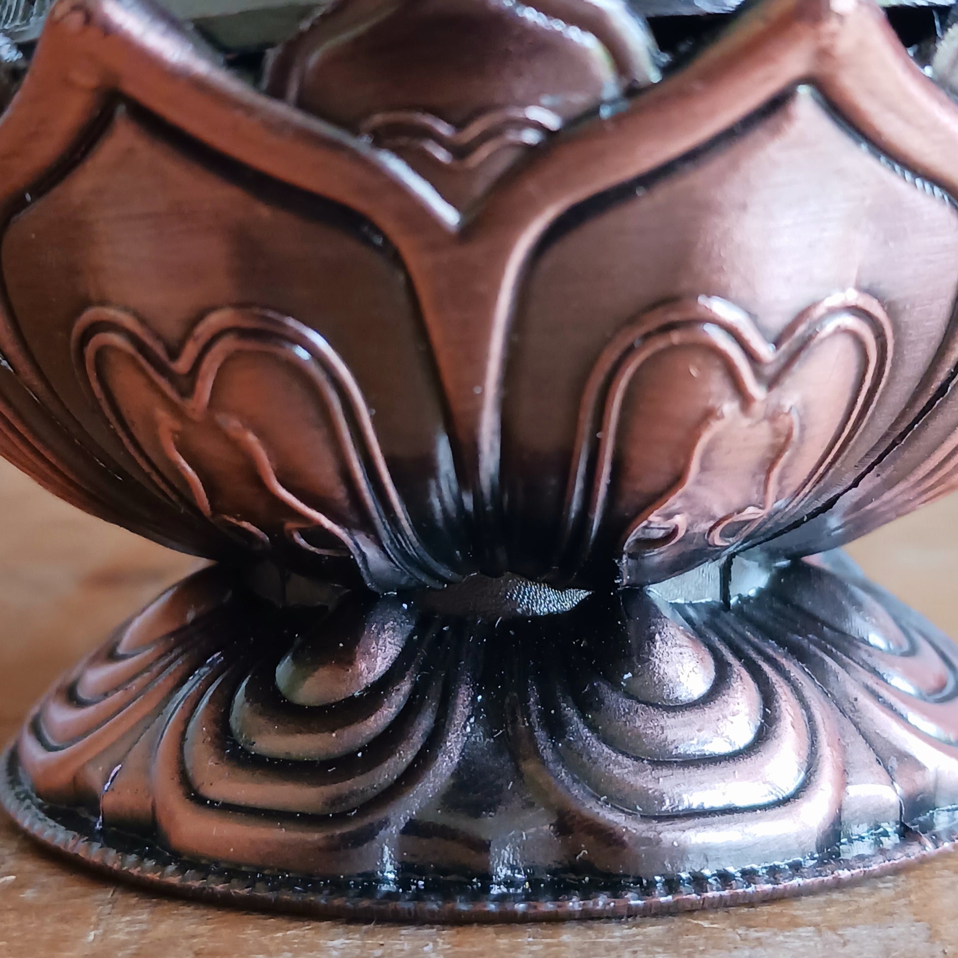 Invite calm and beauty into your sacred space with our Elegant Lotus Incense Burner. Thoughtfully shaped like a blooming lotus—the symbol of purity and spiritual awakening—this burner features a removable cap adorned with traditional Tibetan Auspicious Symbols, calling in harmony, luck, and protection with every use.