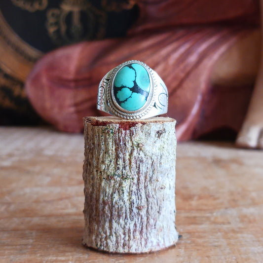This beautiful decorative Tibetan turquoise ring is carefully handcrafted with genuine Sterling Silver 925, featuring an intricate surround design that highlights the natural beauty of the stone.