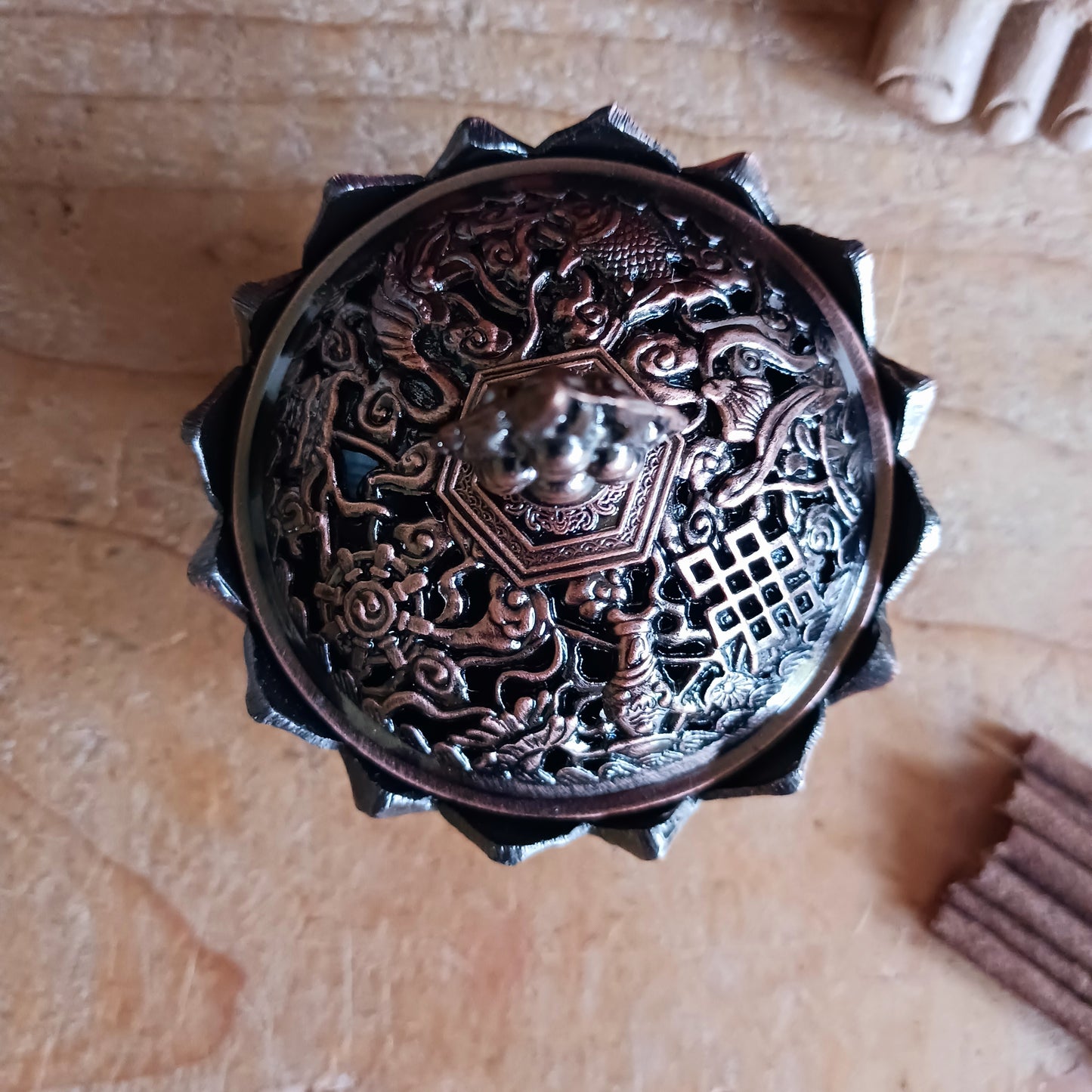 Invite calm and beauty into your sacred space with our Elegant Lotus Incense Burner. Thoughtfully shaped like a blooming lotus—the symbol of purity and spiritual awakening—this burner features a removable cap adorned with traditional Tibetan Auspicious Symbols, calling in harmony, luck, and protection with every use.
