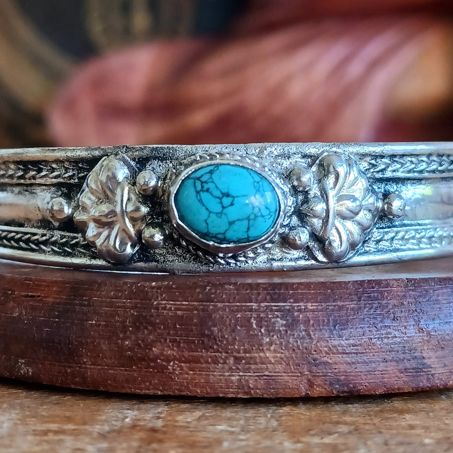 This turquoise stone Tibetan bracelet is a beautifully handcrafted piece of jewellery made using traditional tools and techniques in Nepal. Its simple yet elegant design highlights a single turquoise stone at the centre, symbolizing protection, balance, and natural beauty.