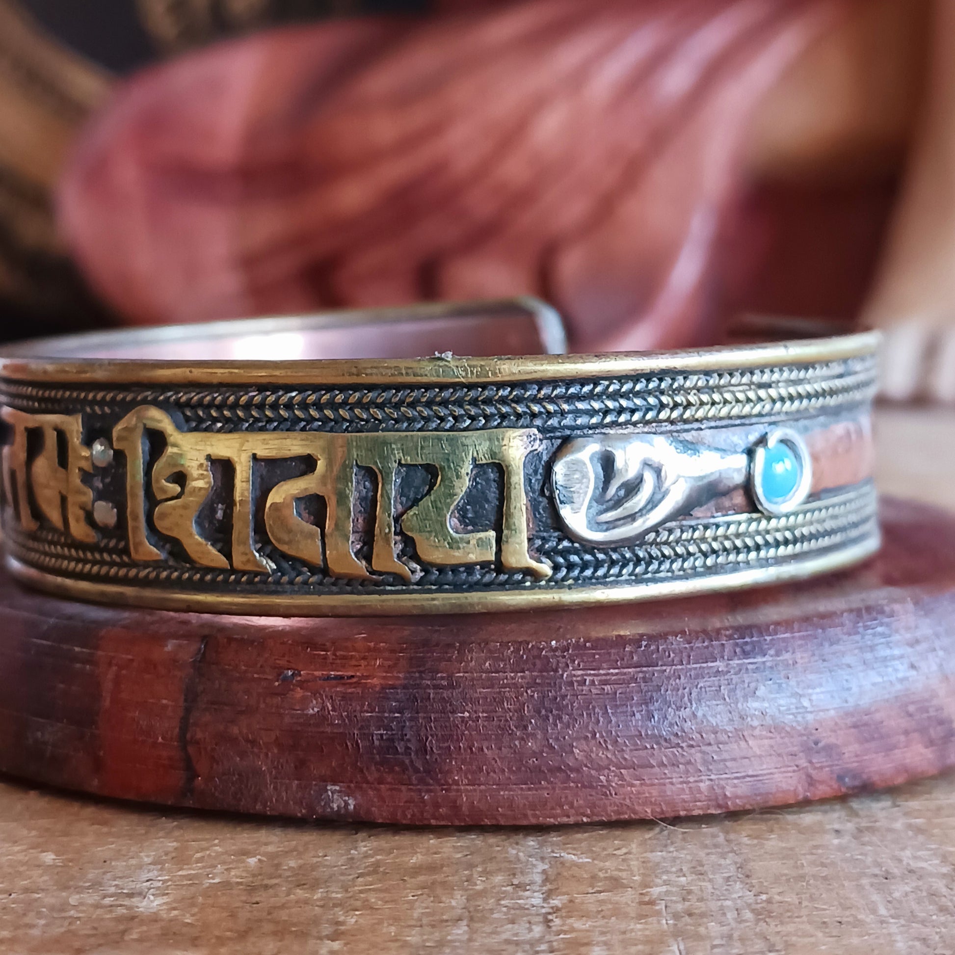 Experience the spiritual power and exquisite craftsmanship of Nepal with our Om Mani Padme Hum Mantra Copper Bangle. Skilfully handmade by skilled Nepalese artisans, this bangle features the sacred mantra engraved on 100% pure copper—a metal revered in Nepalese and Tibetan culture for its protective and auspicious qualities.