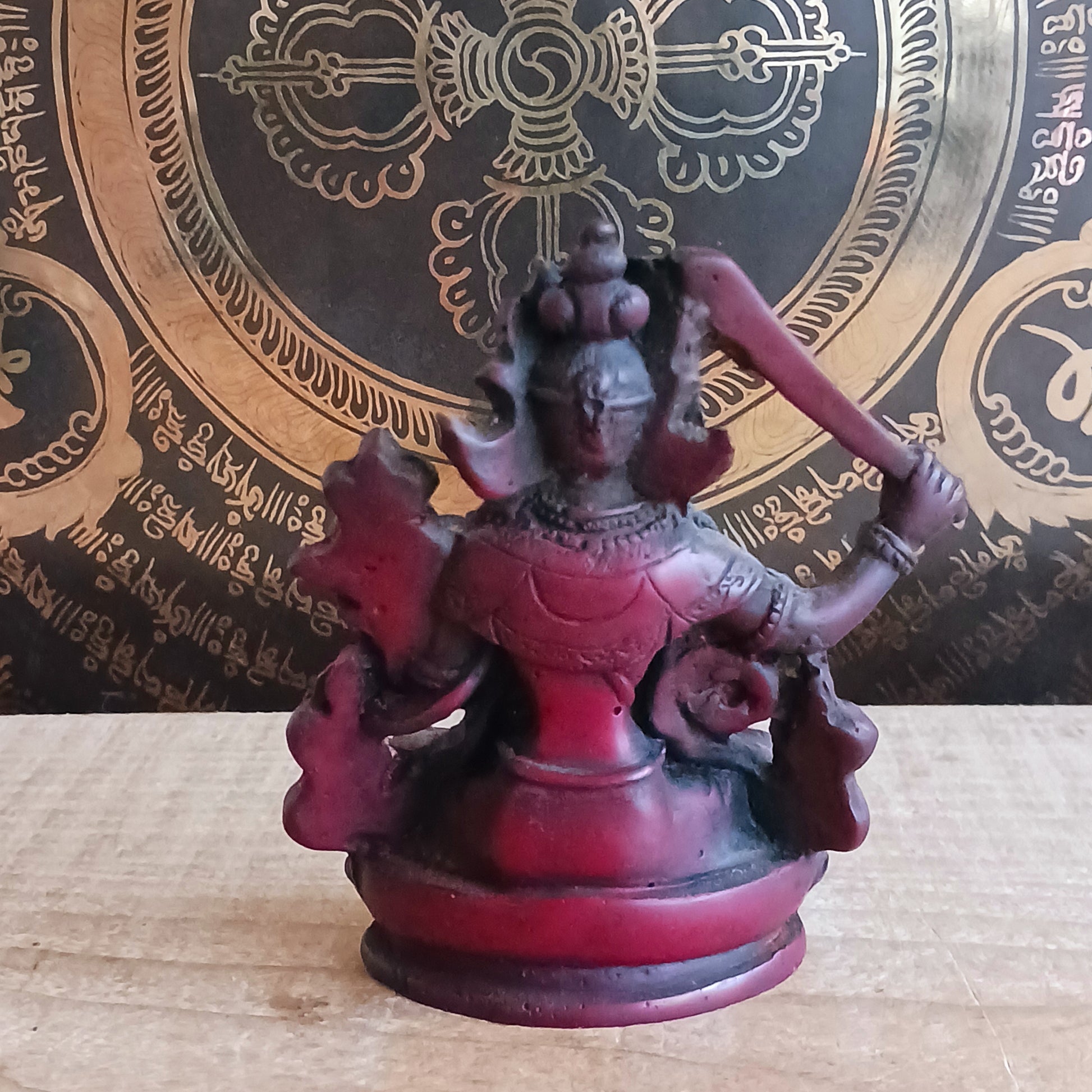 Manjushree, from the Sanskrit Manju (gentle) and Shree (glorious or honorable), is revered as the embodiment of “gentle glory.” His essence radiates clarity, intelligence, and the power to dispel ignorance. In Mahayana Buddhist tradition, Manjushree confers mastery of the Dharma, deep spiritual wisdom, and eloquence, guiding practitioners along the noble path of the bodhisattva.