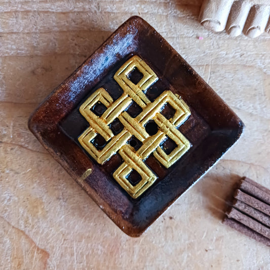 Bring a touch of Himalayan craftsmanship into your sacred space with this hand-painted Endless Knot Tibetan Incense Burner, lovingly crafted by skilled Nepalese artisans. Made from natural clay and detailed by hand, each piece carries its own unique character and artistic charm.