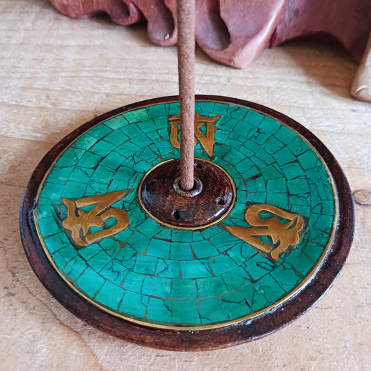 Elevate your meditation, yoga, or relaxation rituals with this hand-crafted Tibetan Om Wooden Incense Burner, skilfully made in Nepal under Fairtrade guidelines. Designed with the sacred Om symbol, this incense holder embodies harmony, mindfulness, and spiritual protection.
