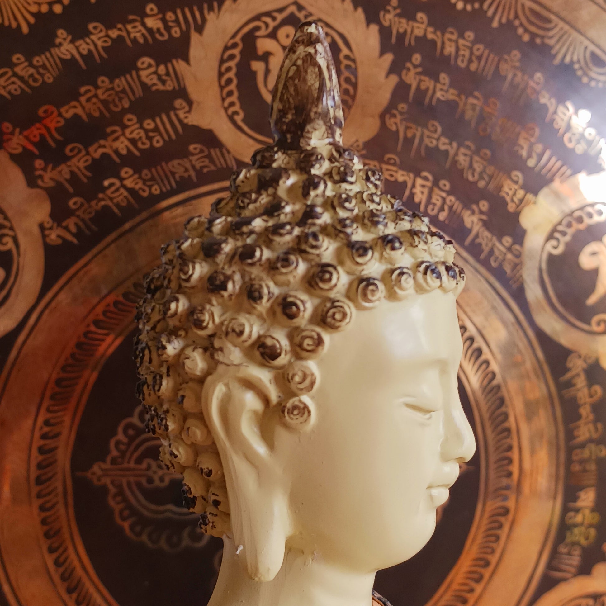 Bring serenity and elegance to your space with this meditating Thai-Style Buddha statue. Standing 29 cm tall, it is beautifully crafted from durable Poly Resin and features a shimmering Mirror inlay that reflects light and grace in every detail. Perfect for home decor, meditation spaces, or as a meaningful gift, this statue inspires peace and mindfulness wherever it's placed.