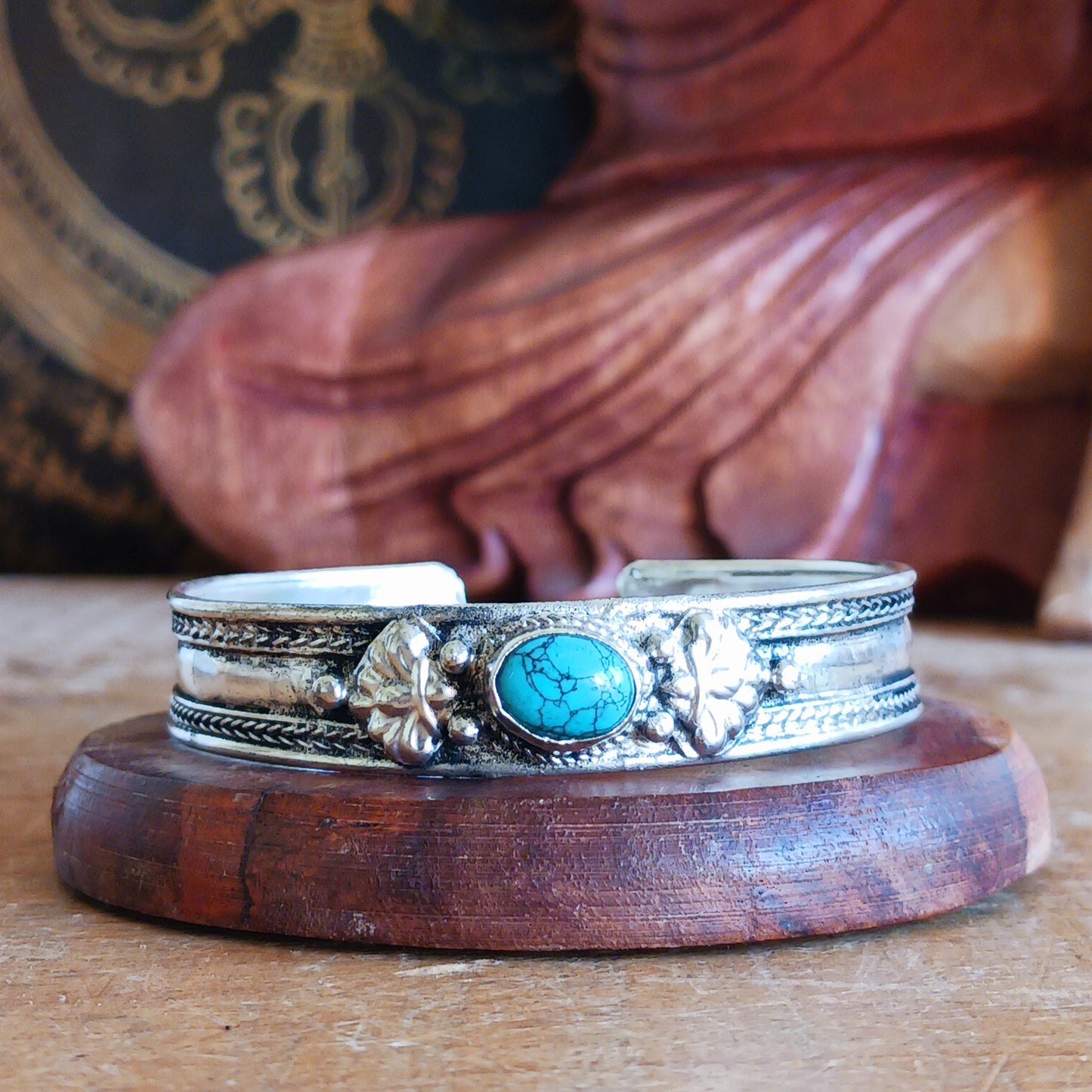 This turquoise stone Tibetan bracelet is a beautifully handcrafted piece of jewellery made using traditional tools and techniques in Nepal. Its simple yet elegant design highlights a single turquoise stone at the centre, symbolizing protection, balance, and natural beauty.
