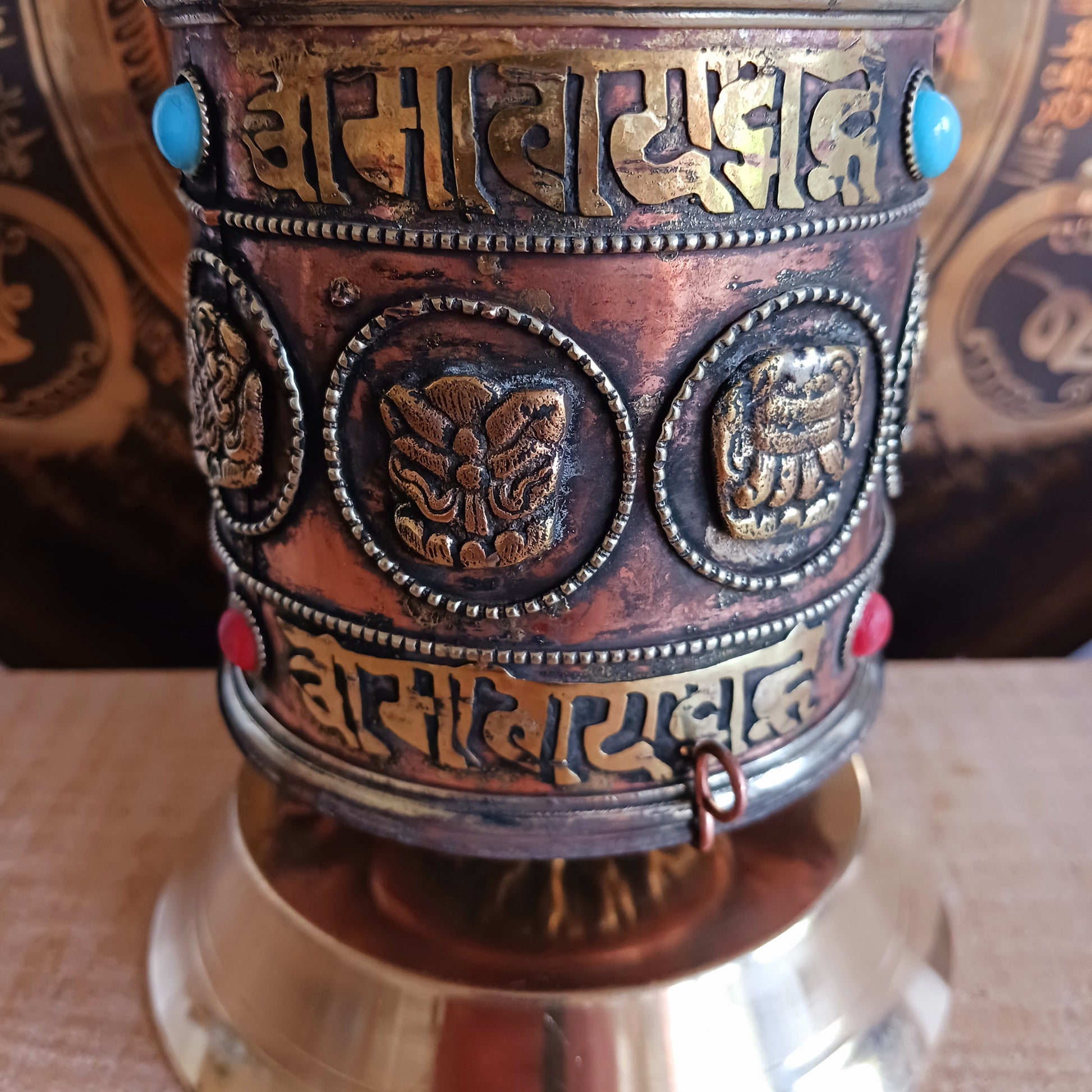 Invite blessings, clarity, and compassion into your space with this handcrafted metal table-top prayer wheel. Beautifully adorned with the Eight Auspicious Symbols, this sacred piece is both a devotional object and a stunning piece of spiritual art.
